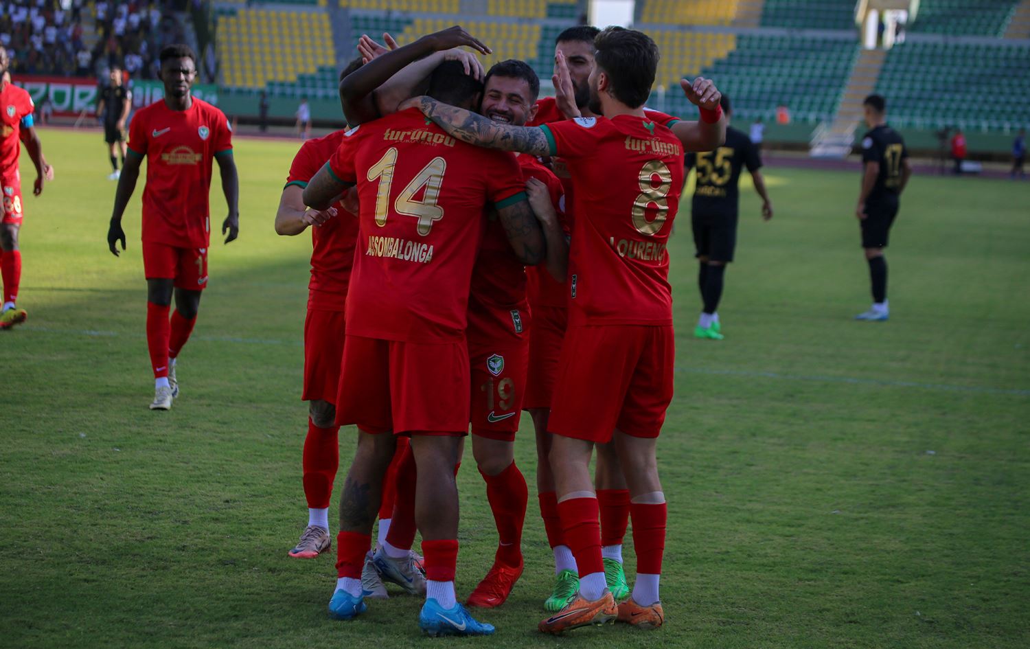 Şahiya lîstikvanên Amedsporê / Wêne: AA