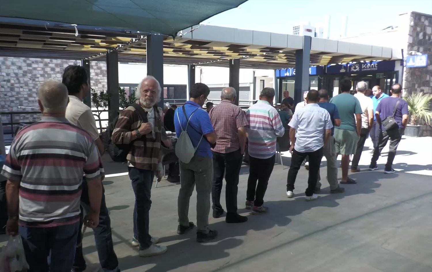 Xelk ji bo xwarina erzan di dorê de ye/Wêne: Anka