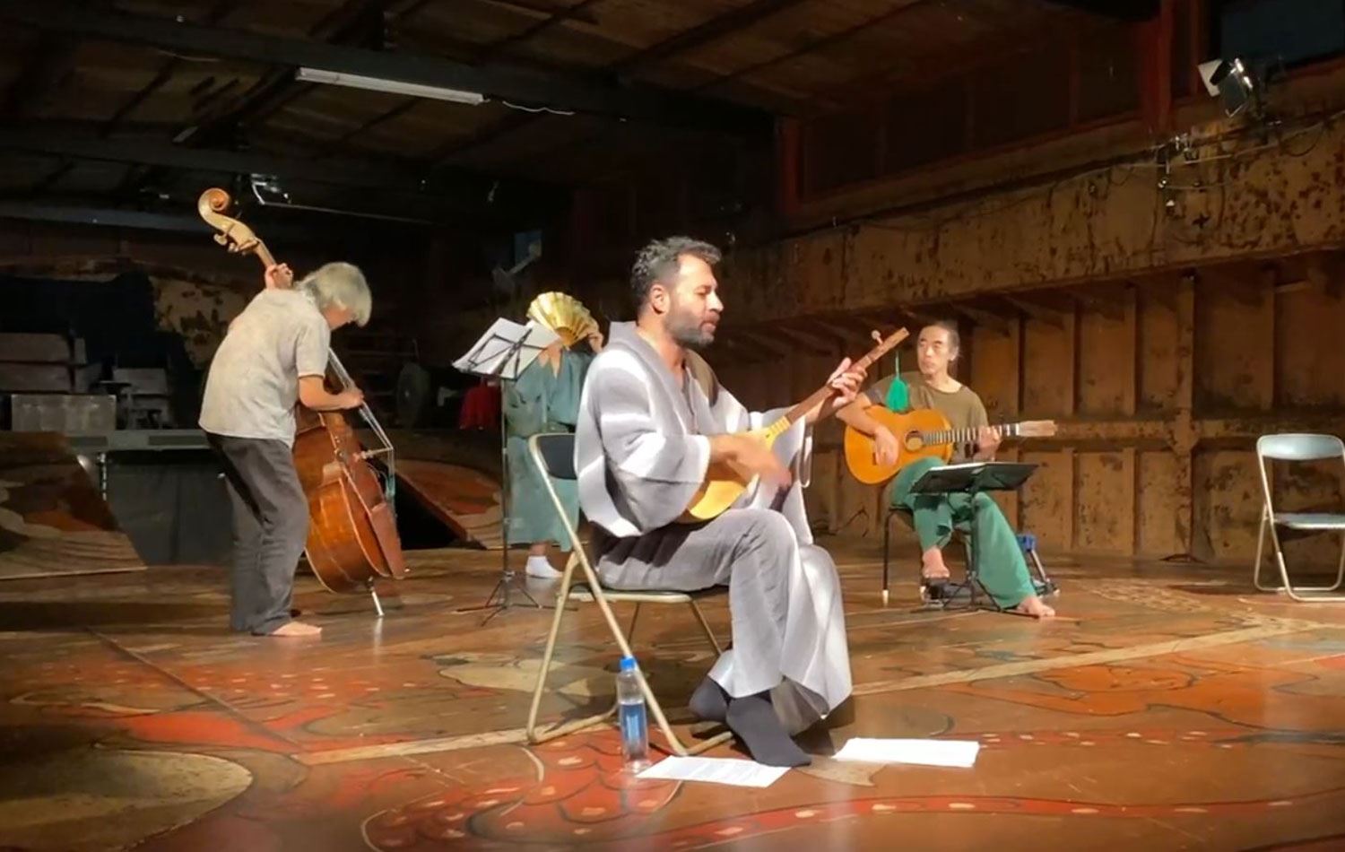 Hakkarili sanatçı Serdar Canan Japonya'da konserler dizisine devam ediyor