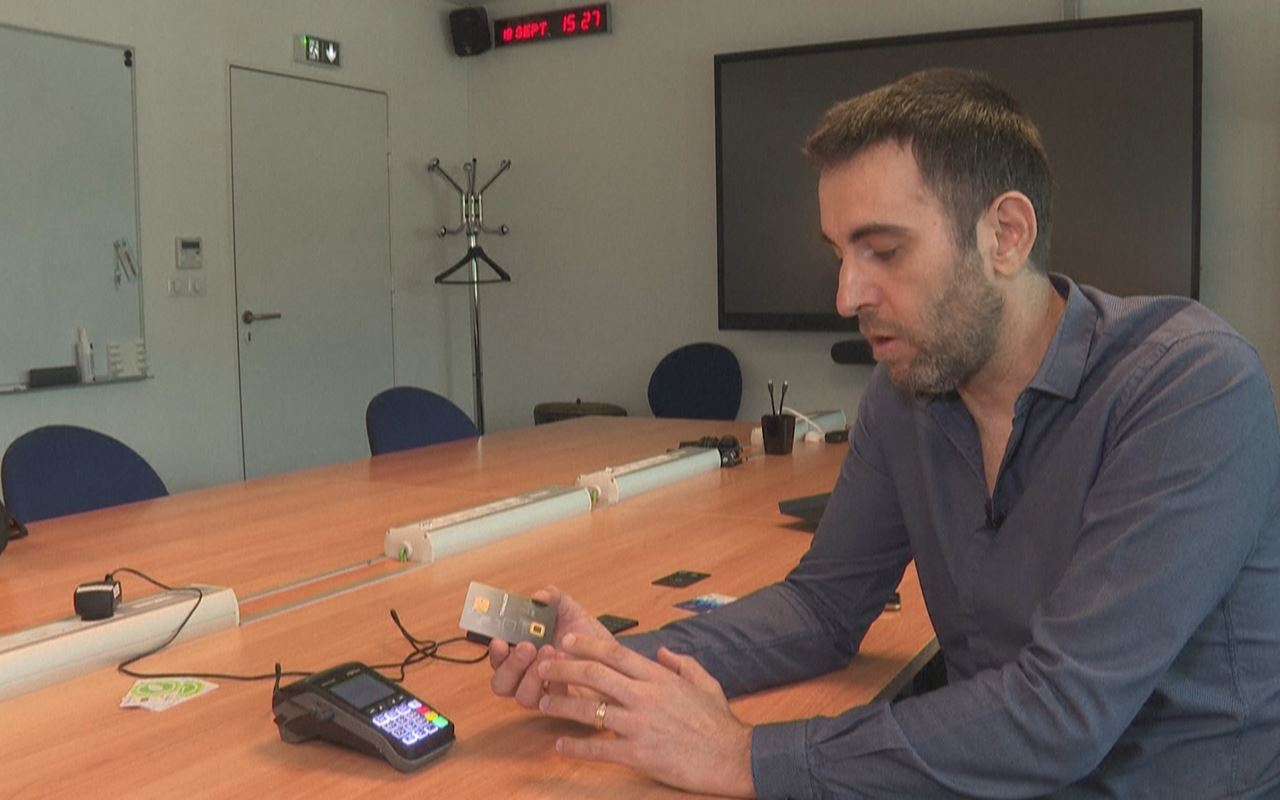 ئێستا دەتوانی تەنیا بە پەنجەمۆر پارە بدەیت