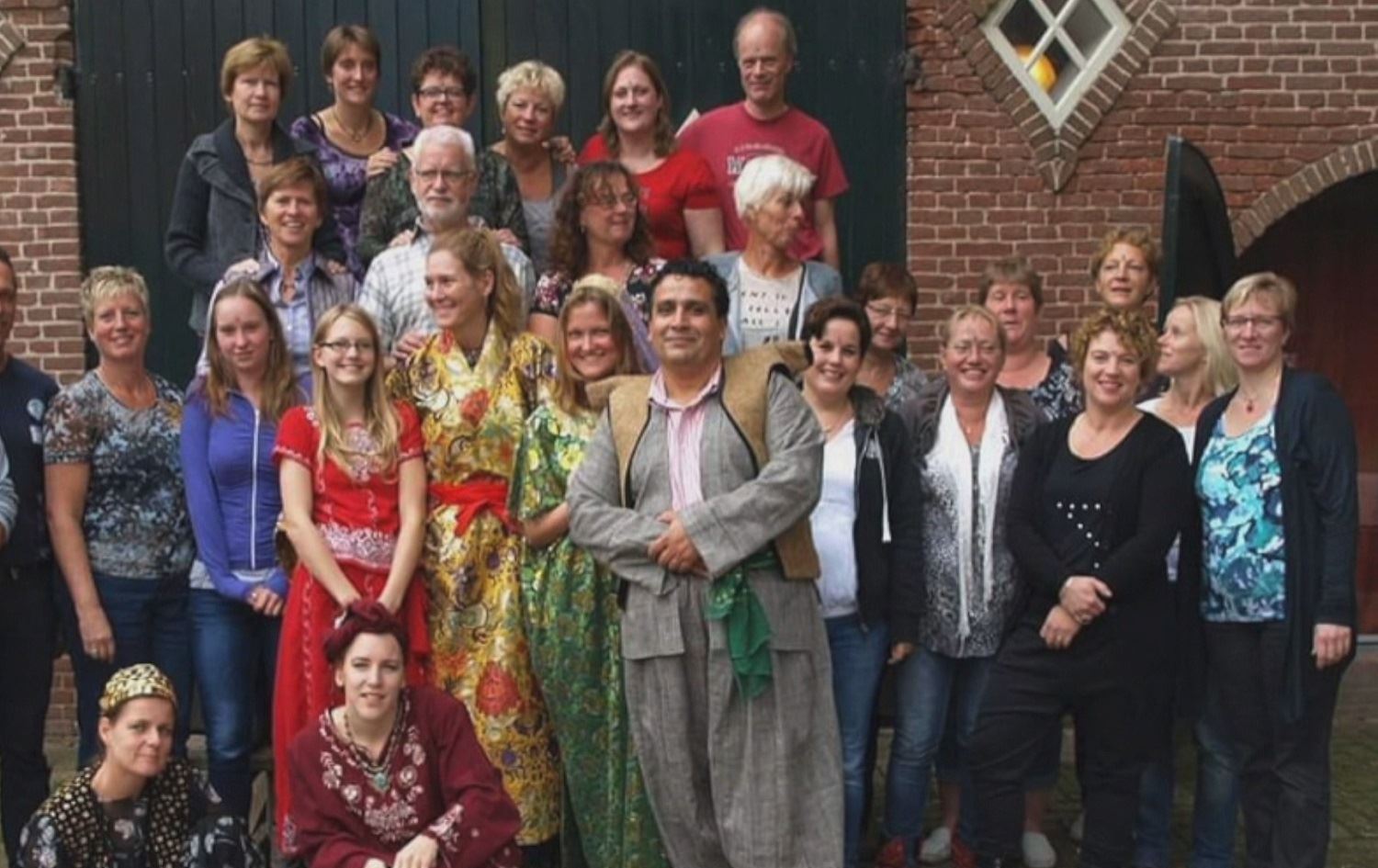 Bako Soranî şanokarek e ku bi karên bilind li ser sehneya şanoya Holendî disekine / Wêne: Bako Soranî