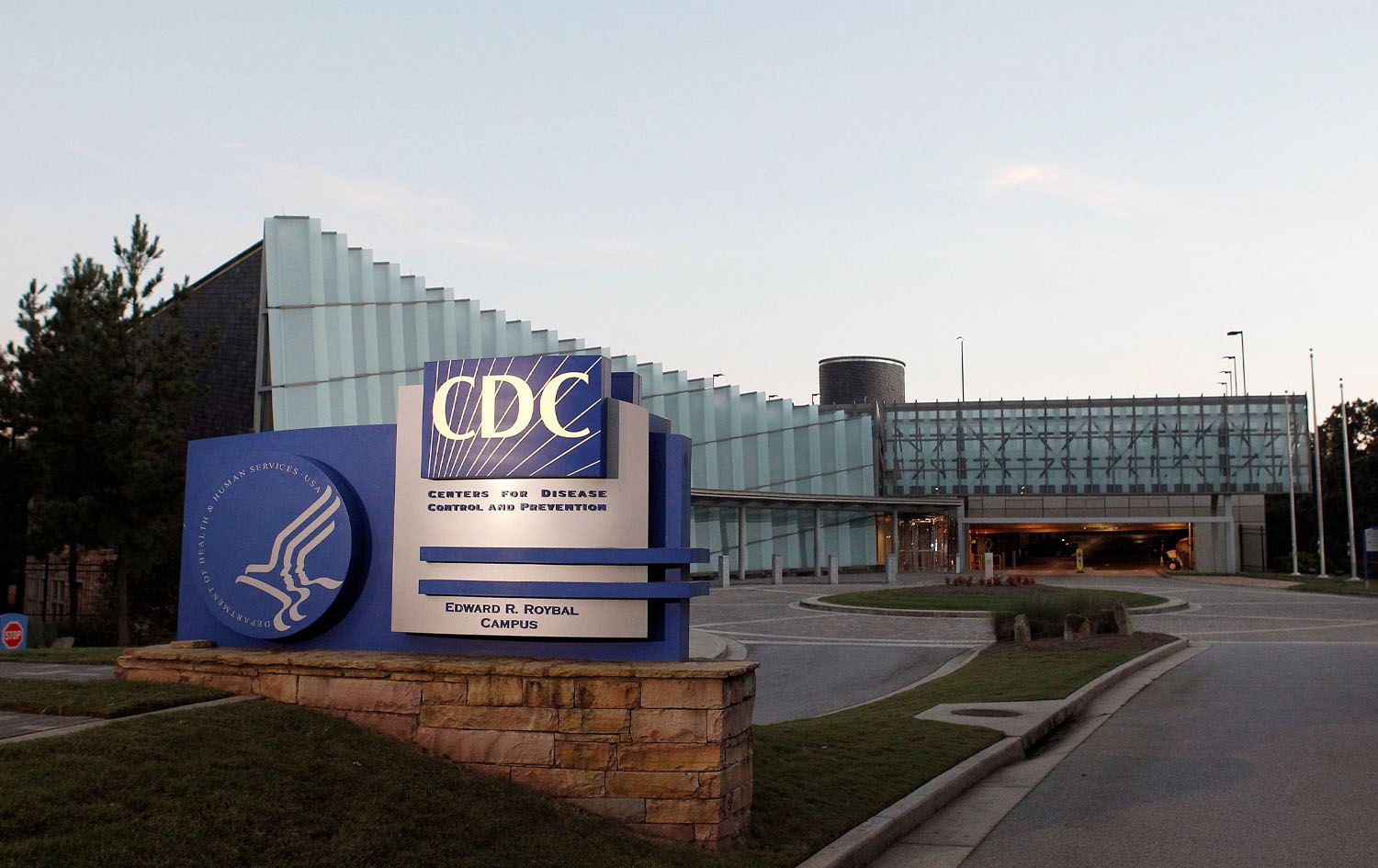 تەندروستیی ئەمریکا: ئەوانەی لە روانداوە سەردانی ئەمریکا دەکەن پشکنینیان بۆ دەکرێت