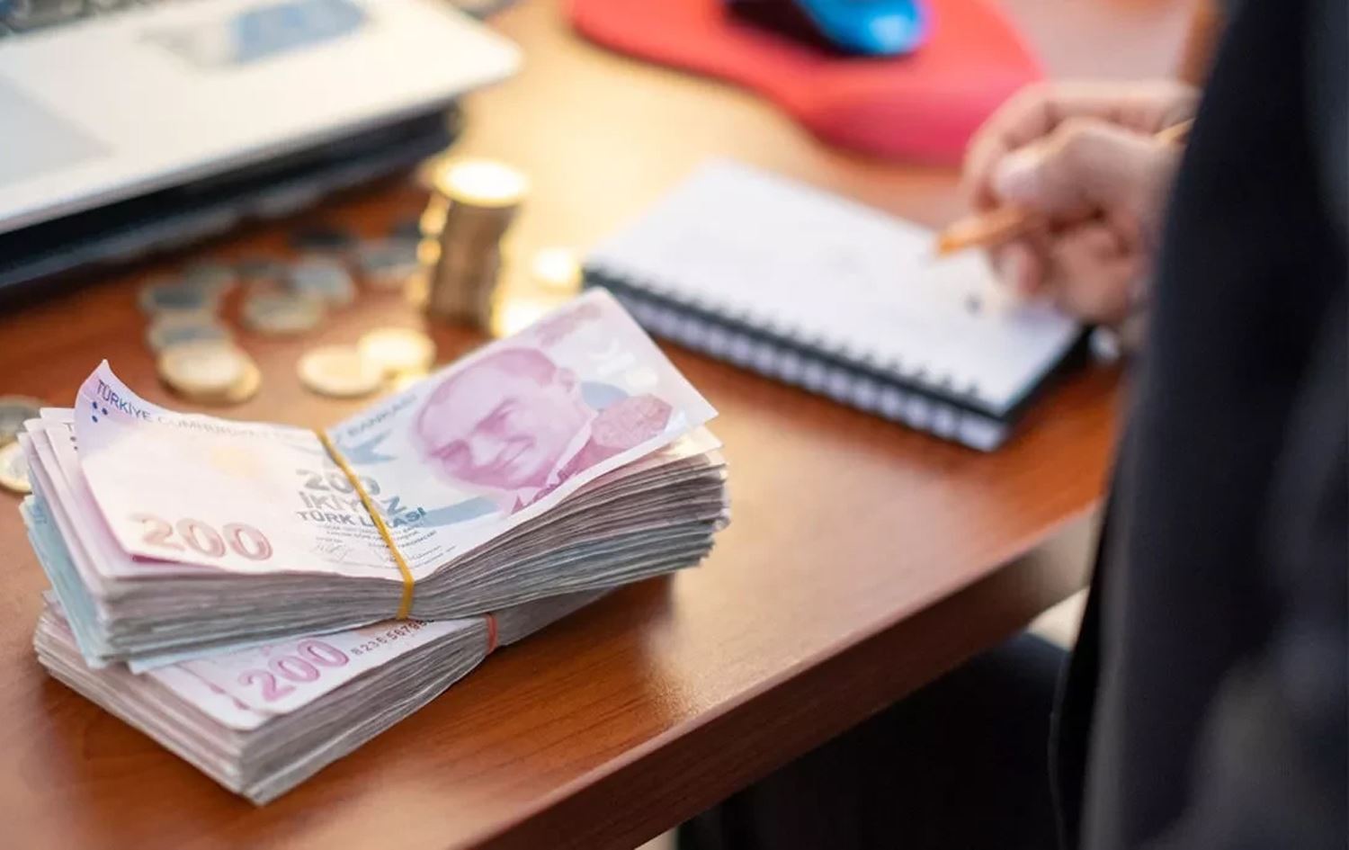 Li Tirkiye û Bakurê Kurdistanê nêzîkî 50 milyon kesî deyndarên bankan in / Wêne: Arşîv