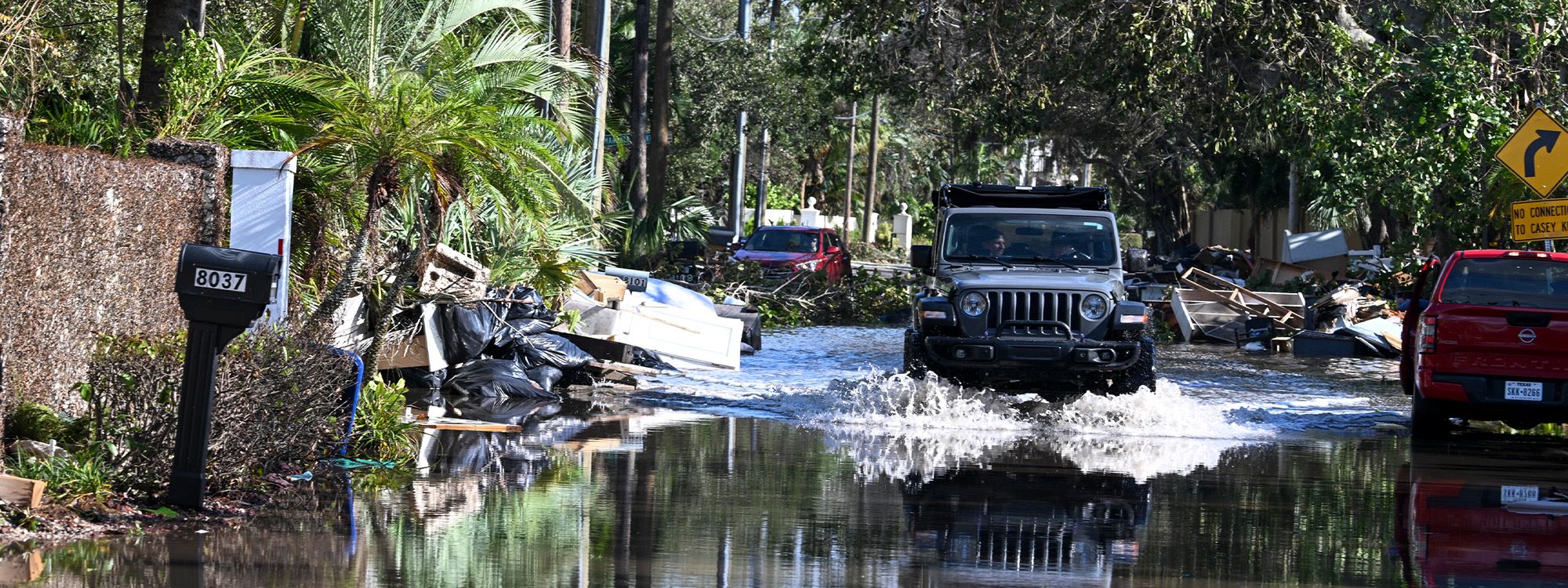 بە وێنە؛ لە فلۆریدای ئەمریکا 16 کەس بەهۆی زریانی میڵتۆنەوە گیانیان لەدەستداوە