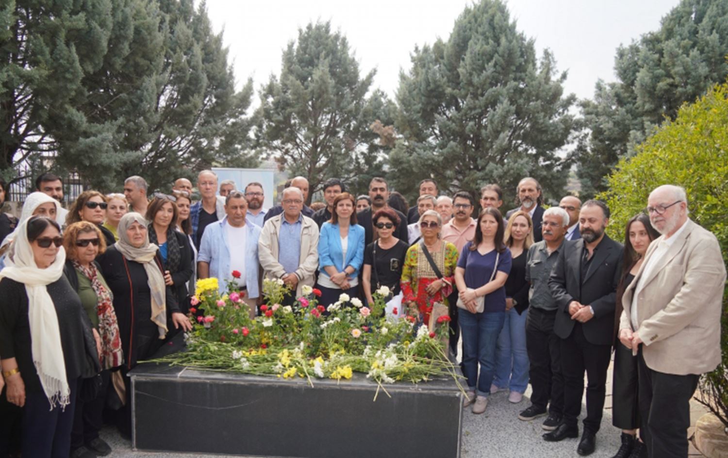 Dîmenê bibîranîna Mehmed Uzun li ser gora wî\ Wêne: Malpera Şaredariya Amedê