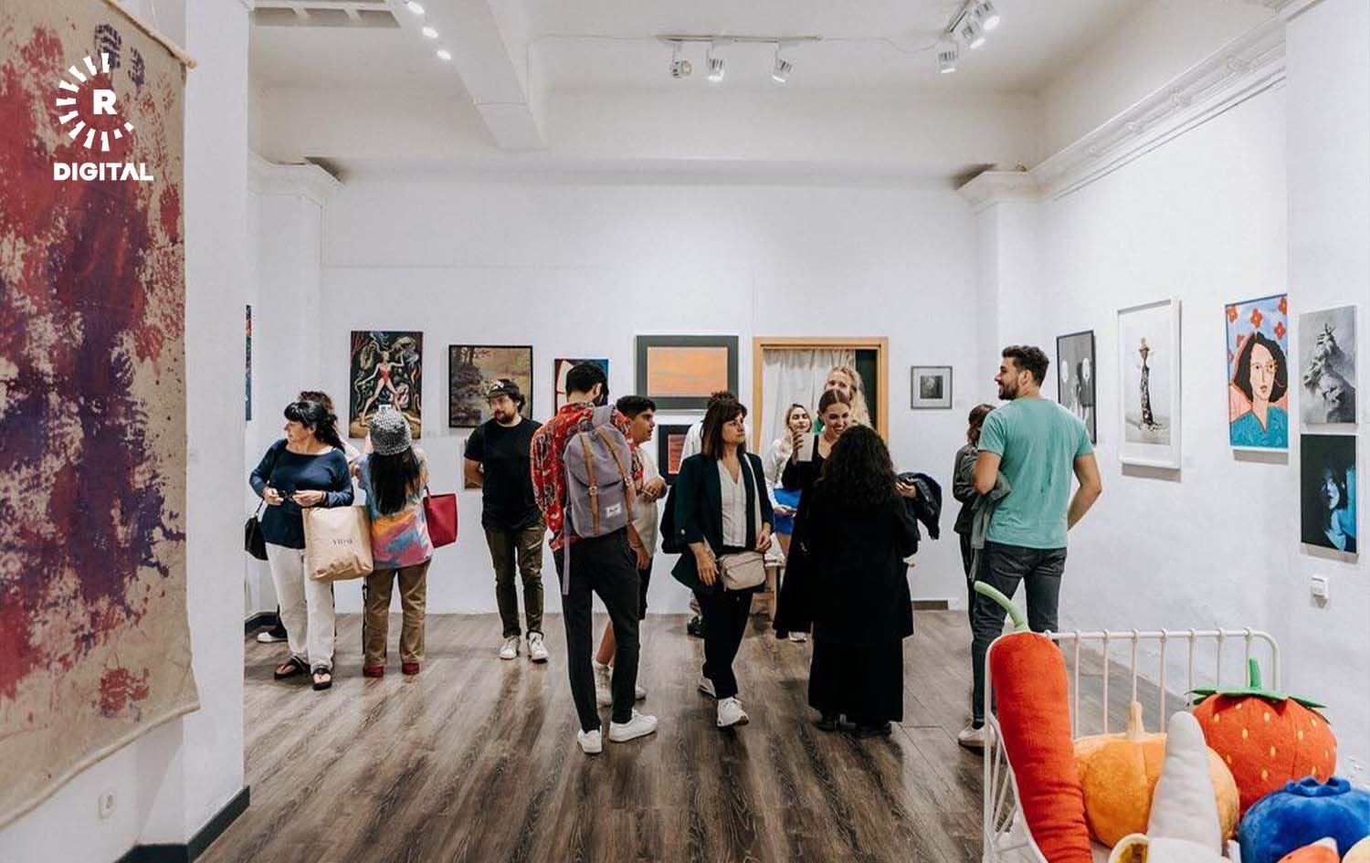 دیمەنێکی پێشانگەکە لە بارسێلۆنا