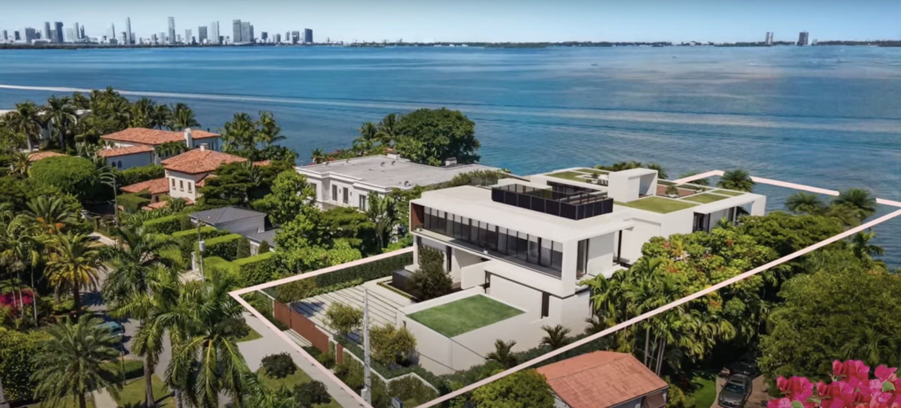 کۆشکە نوێیەکەی بێکهام