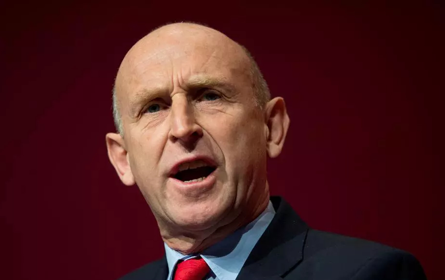 جۆن هیلی، وەزیری بەرگریی بەریتانیا