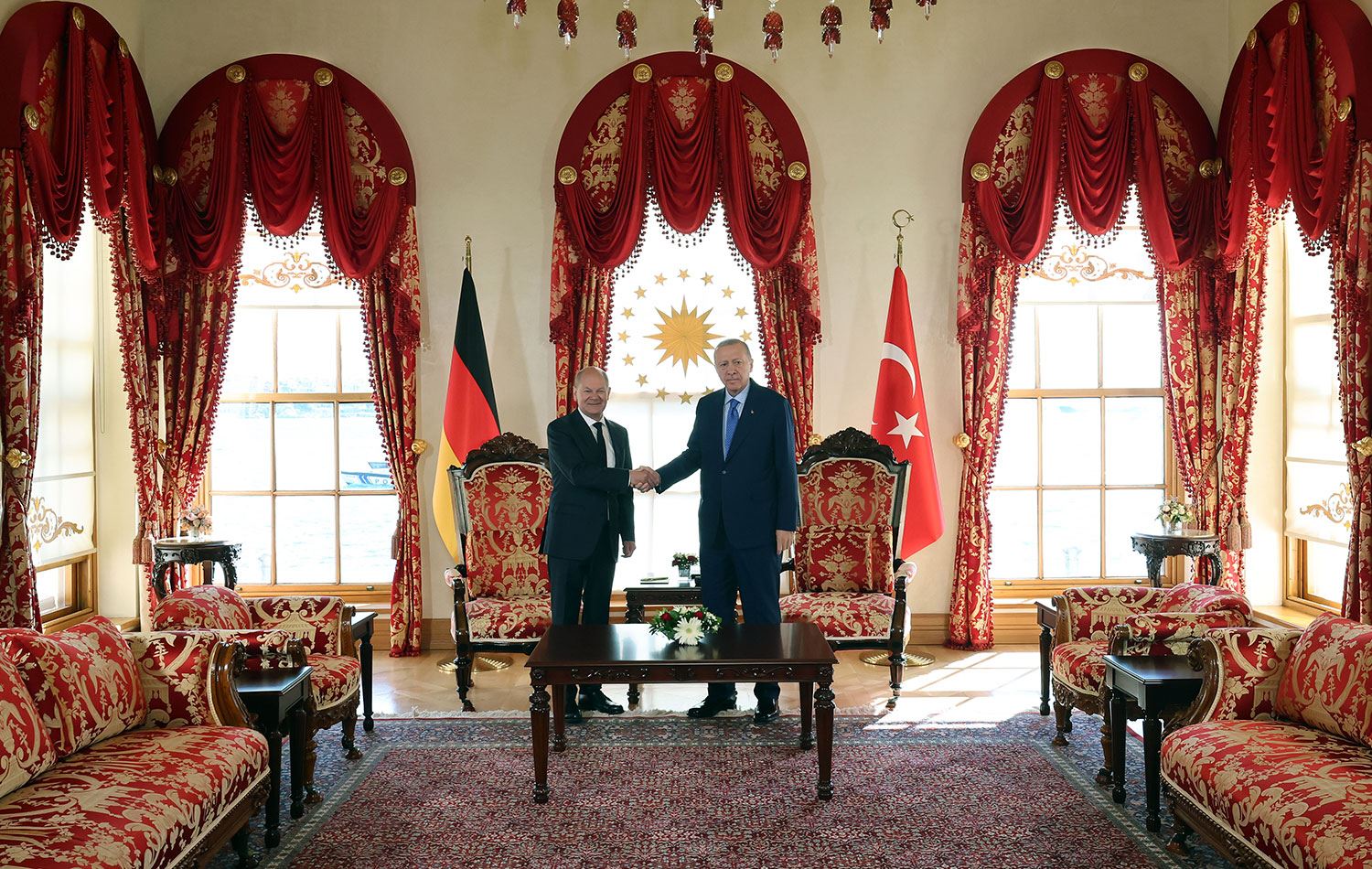 Erdoğan, Olaf Scholz’u (sağda) kabul etti. / Foto: AA