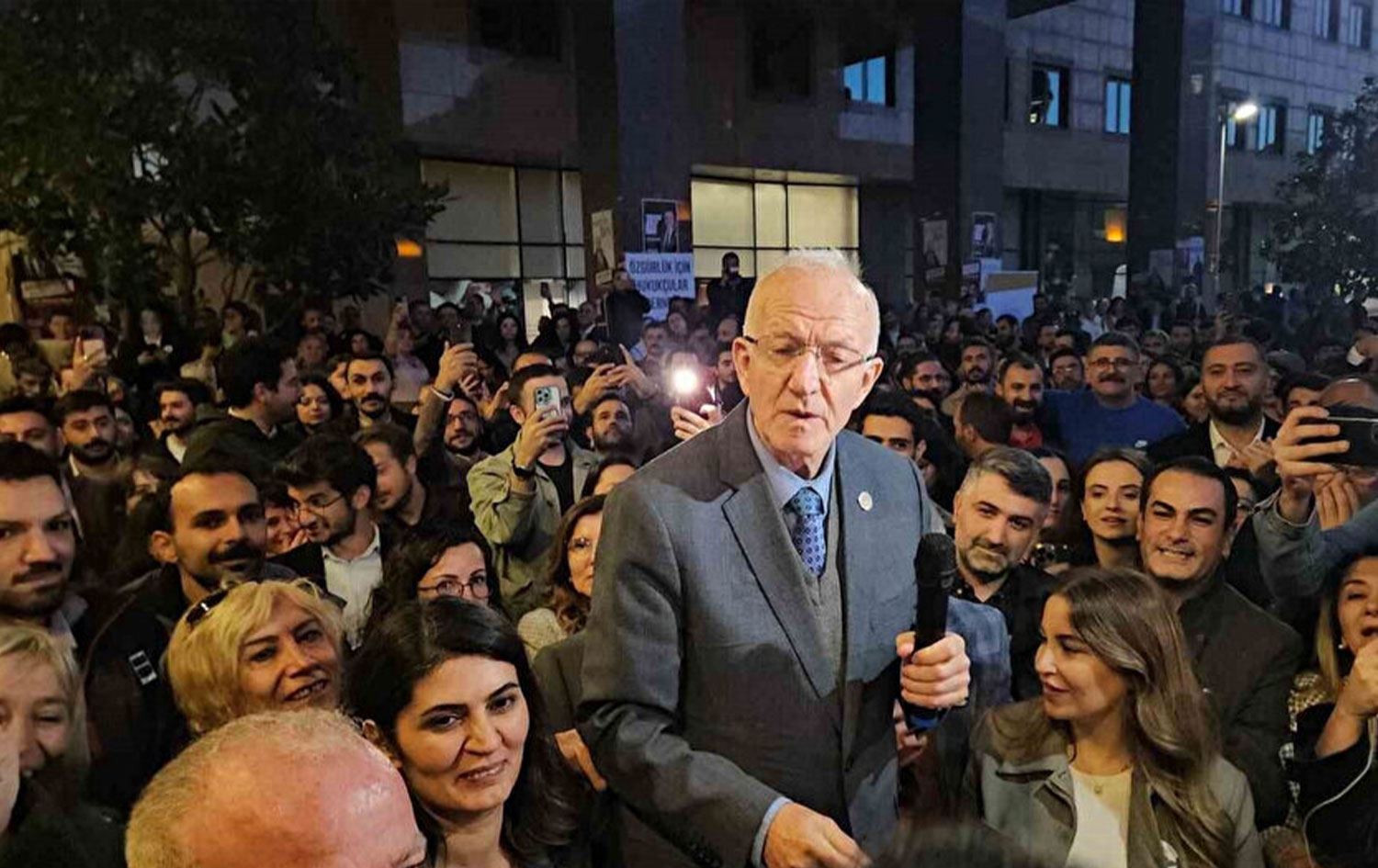 İİbrahim Özden Kaboğlu kazanması ardından konuşma yaptı