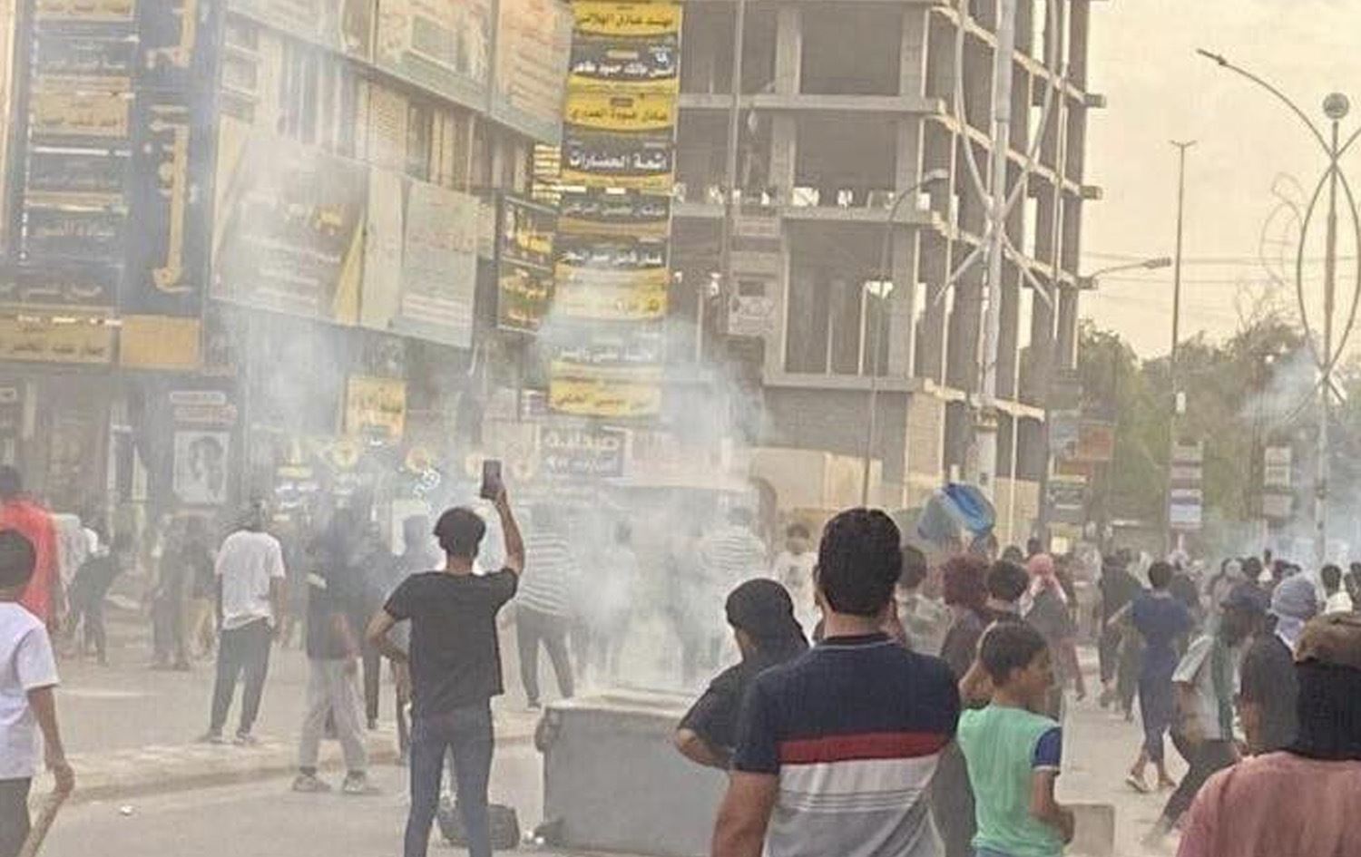 تفهّم ينزع فتيل أزمة بين الشرطة والتشرينيين في ذي قار