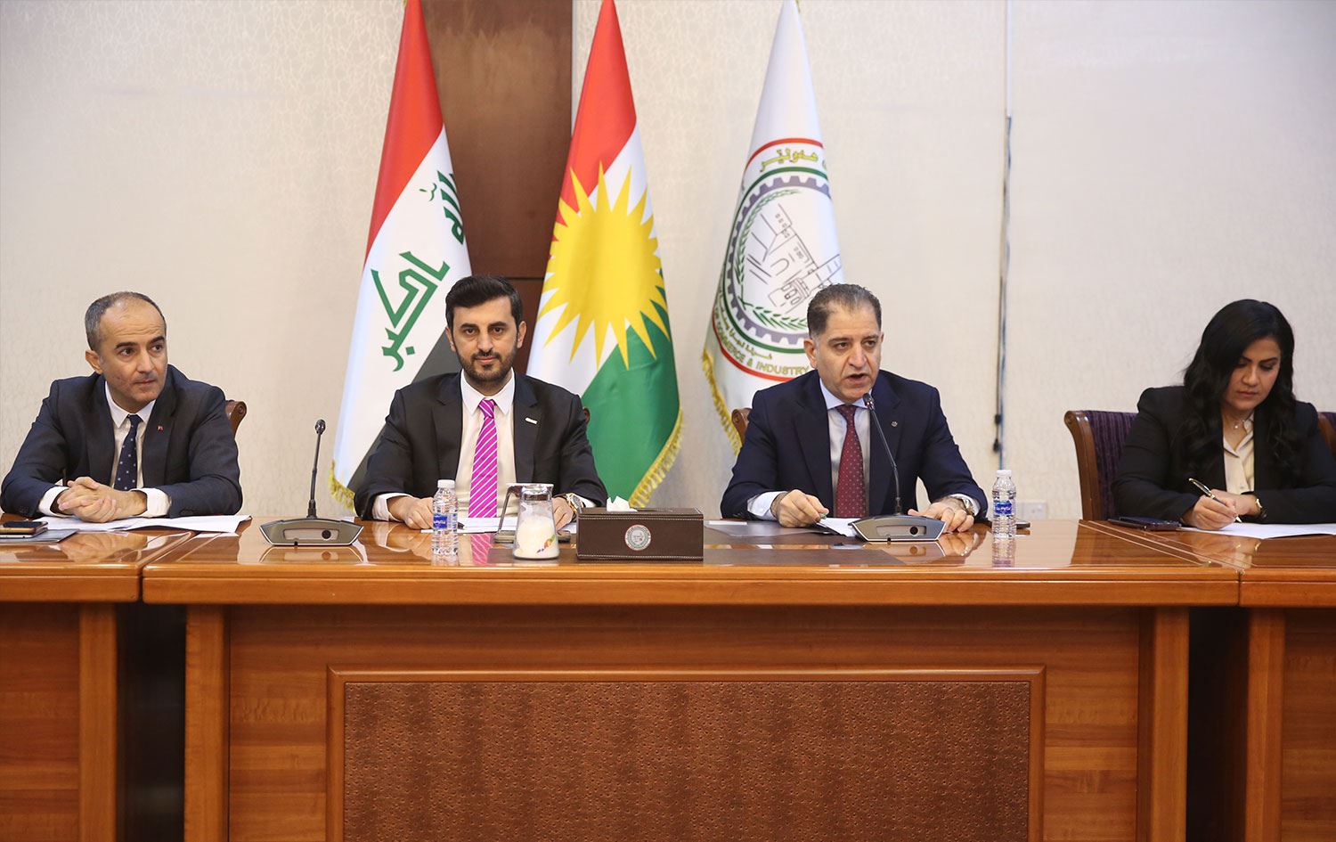 DEİK Türkiye-Irak İş Konseyi Başkanı Halit Acar (sol 2),  Erbil Ticaret ve Sanayi Odası Başkan Yardımcısı Kamaran Salih Bacgir (sağ 2)