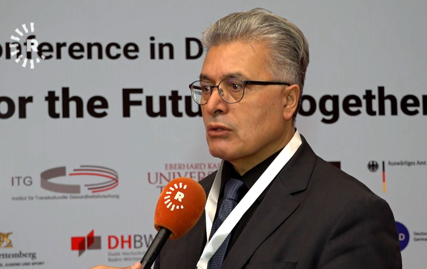 Îlhan Kizilhan pirsên Huner Reşîd bersivandin / Wêne û Vîdeo: Rûdaw