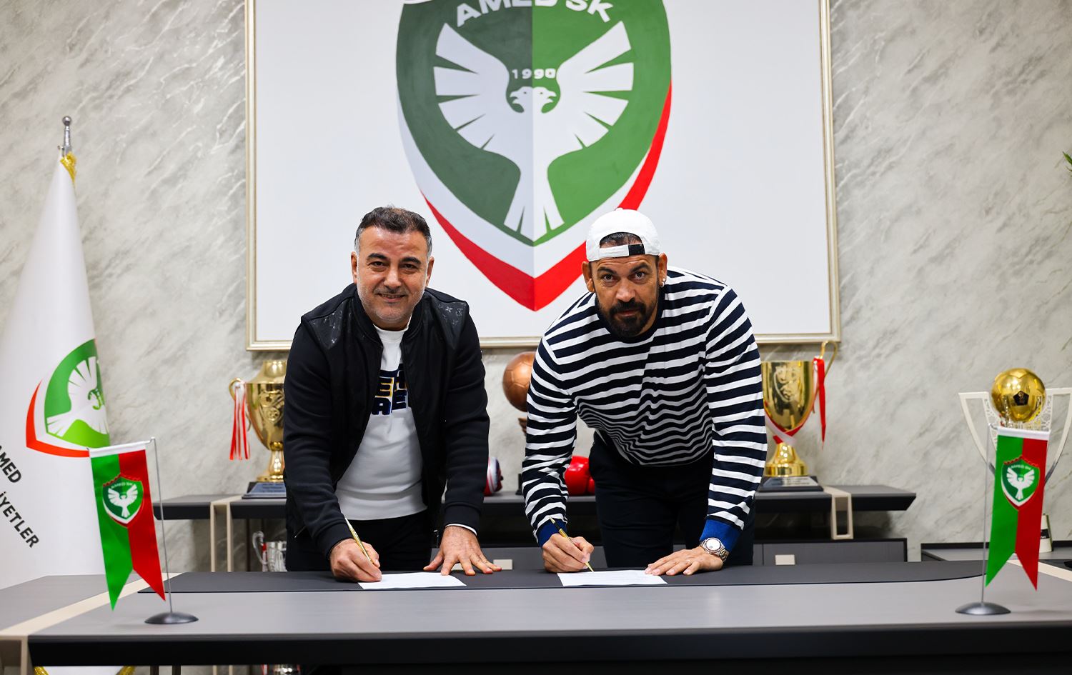 Servet Çetîn peymana bi Amedsporê re îmze kir / Wêne: Amedspor