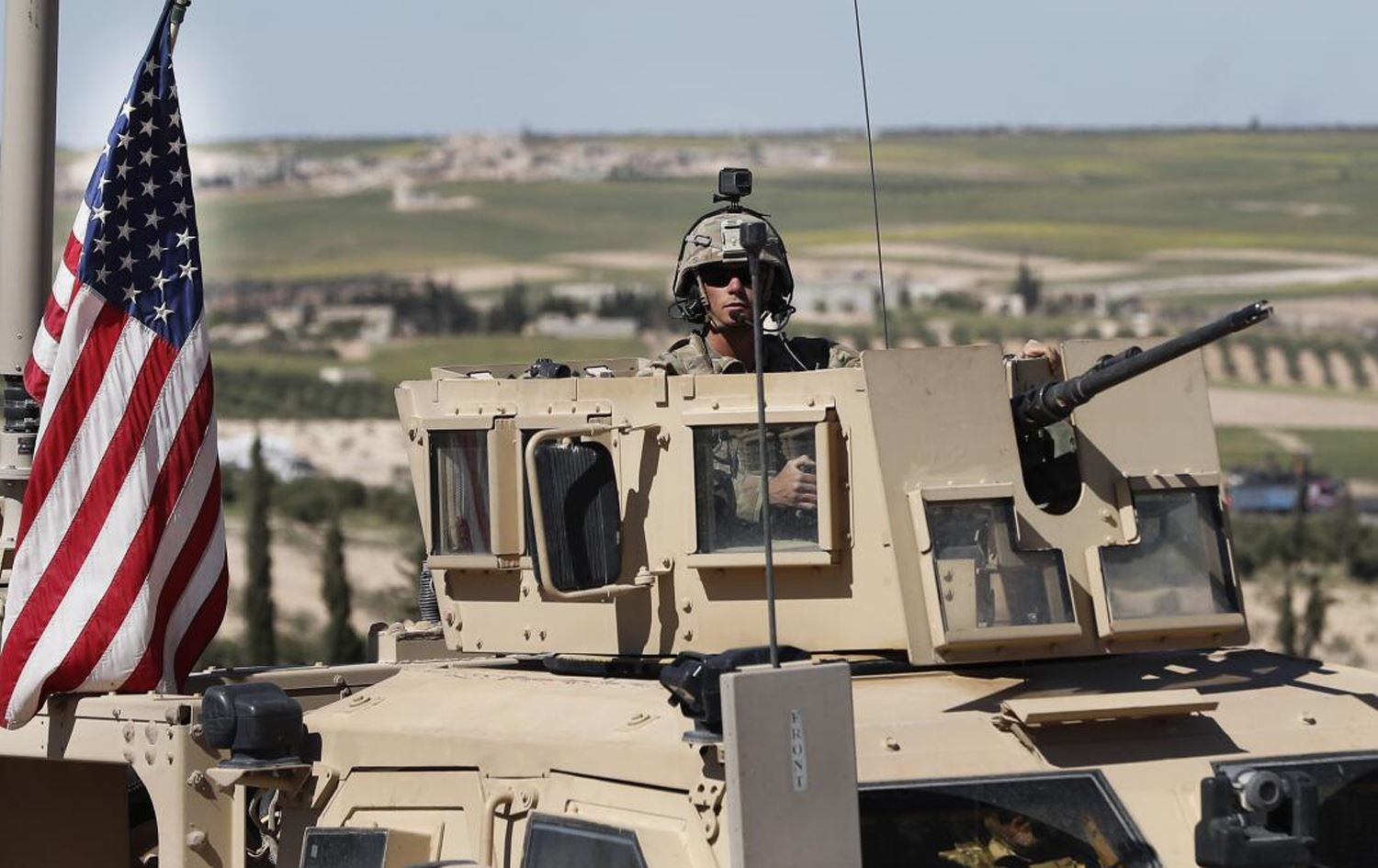 رۆبەرت کێنێدی دەڵێت، ترەمپ دەیەوێت سوپای ئەمریکا لە رۆژئاوای کوردستان بکشێنێتەوە