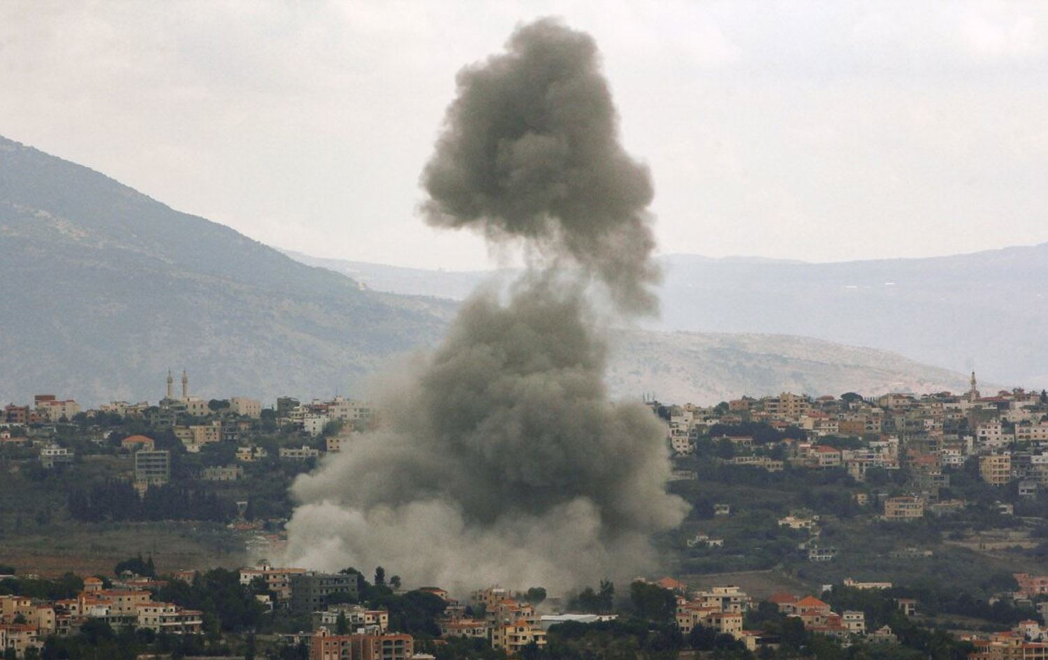 دیمەنی ساتی بۆردوومانێکی سوپای ئیسرائیل بۆسەر ناوچەیەکی لوبنان