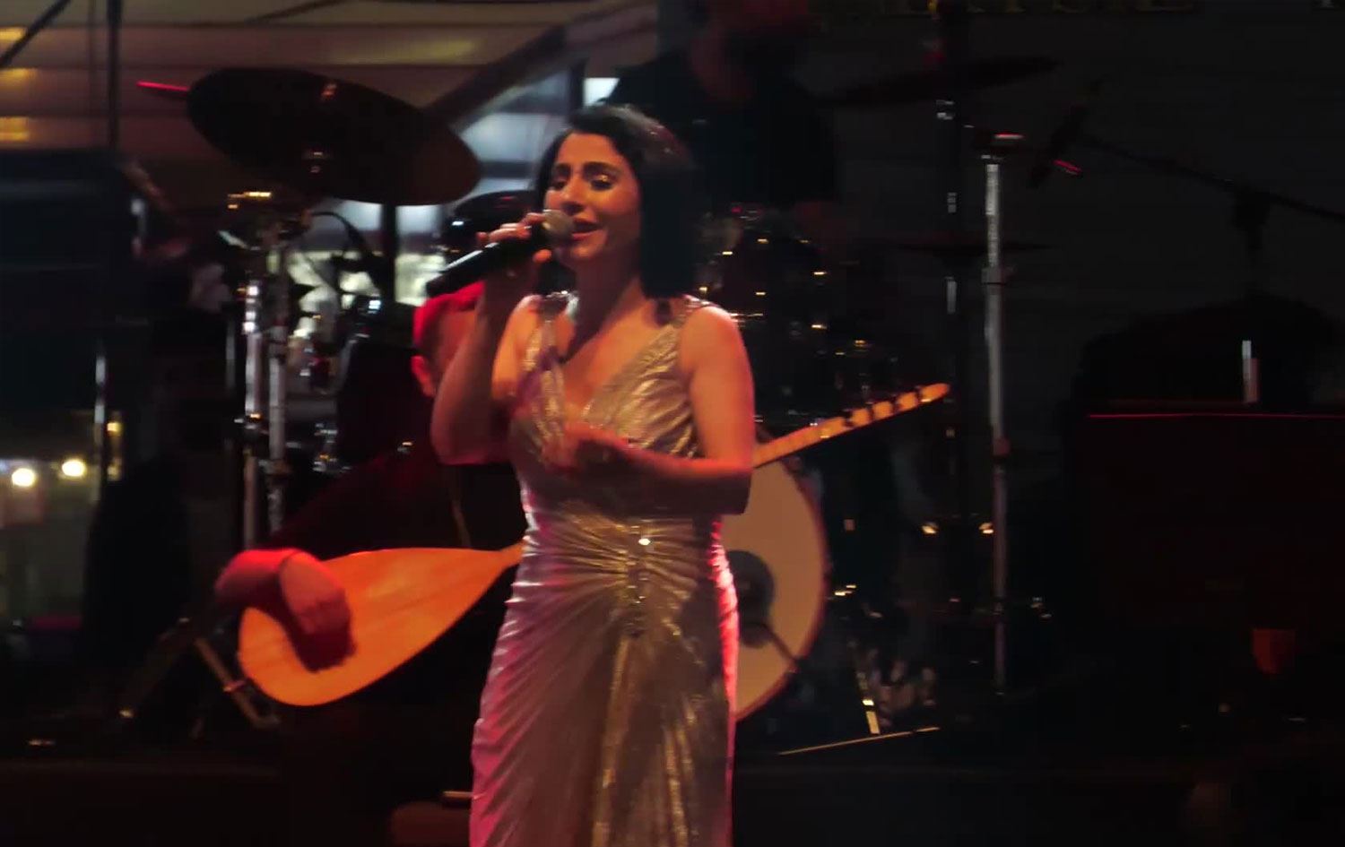 Rojda'nın esenyurt konserinden bir kare