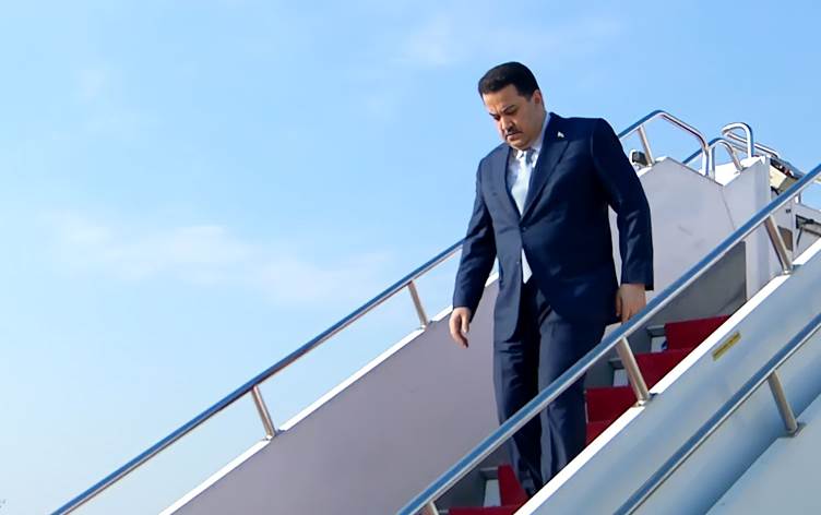 محەممەد شیاع سوودانی لە فڕۆکەکەی دادەبەزێت لە هەولێر.