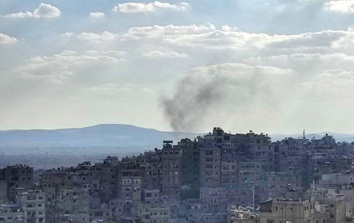 Suspected Israeli airstrike targets Damascus