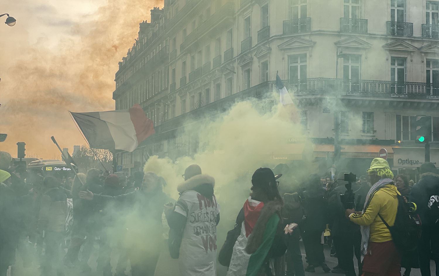 Foto: Paris'te sarı yelekliler sokağa indi/AA