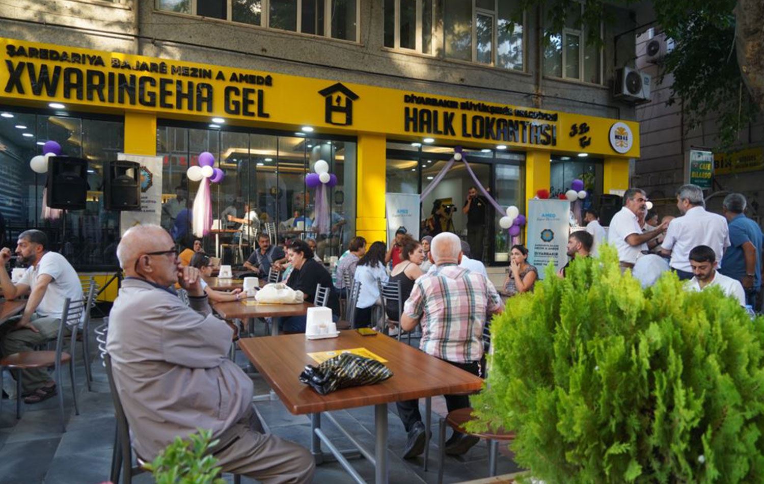 Kent lokantasında yemek yiyen Diyarbakırlılar. / Foto: Diyarbakır Büyükşehir Belediyesi