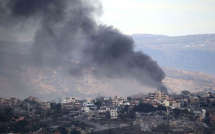 İsrail ordusu'nun Lübnan'ın güneyindeki Nabatiye iline yönelik saldırısından bir kare