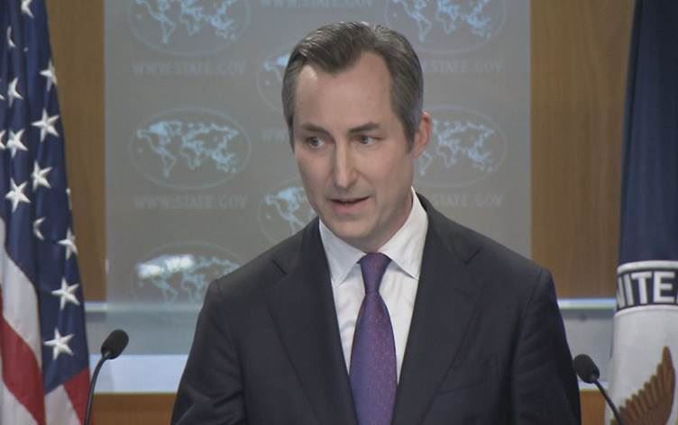 Matthew Miller,  pirsên Rêveberê Ofîsa Rûdawê ya li Washingtonê Diyar Kurde bersivandin / Wêne: Ji dîmenan