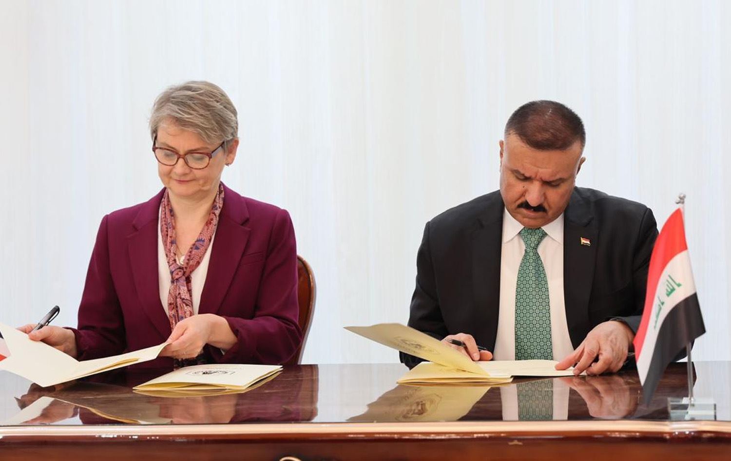Foto: Irak İçişleri Bakanı Abdulemir Şammari ve İngiltere İçişleri Bakanı Yvette Cooper