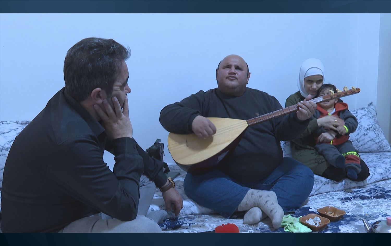 Evdîlmecît Yilmaz êi tembûrî dide /Wêne: Rûdaw