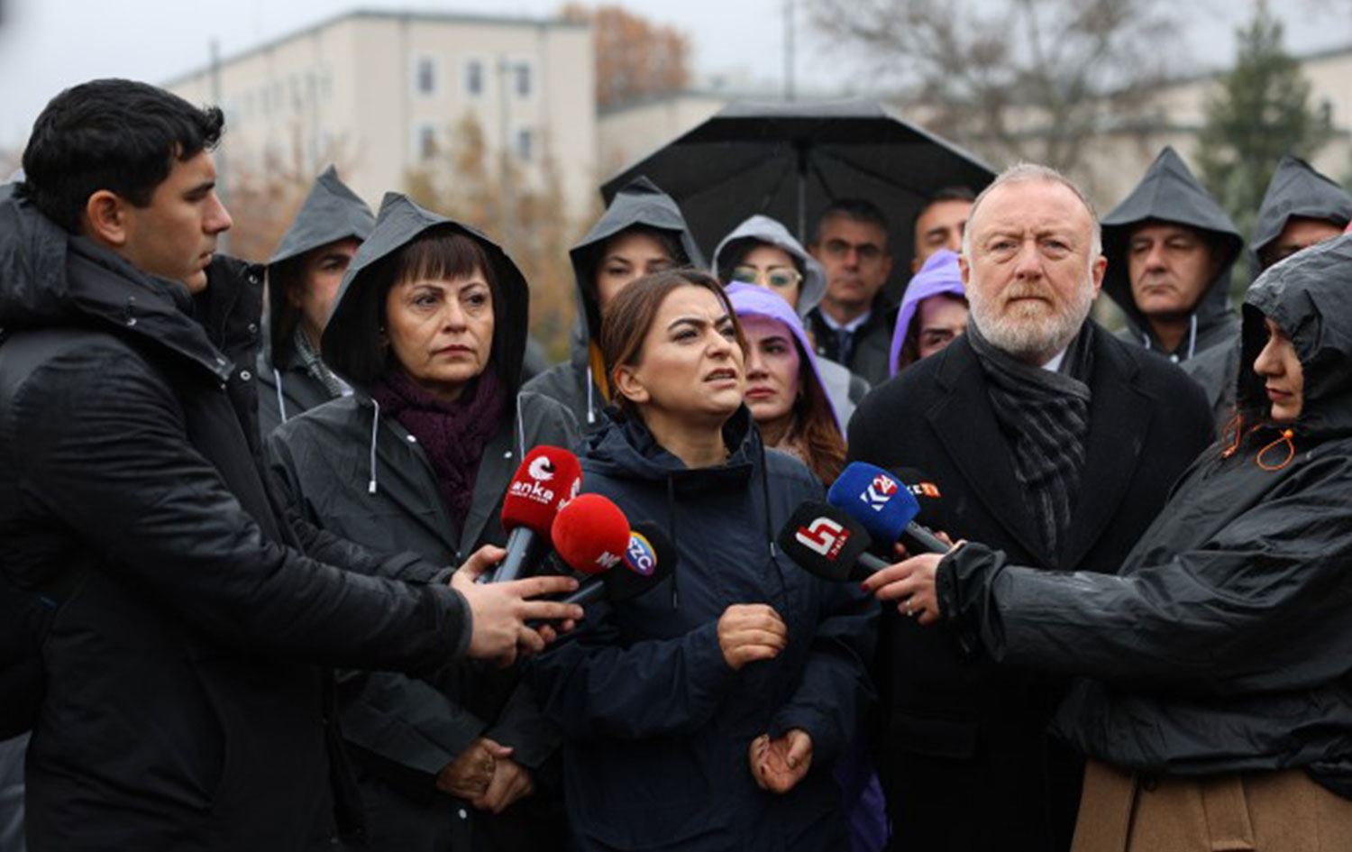 DEM Parti'den İçişleri Bakanlığı önünde 'kayyım' protestosu