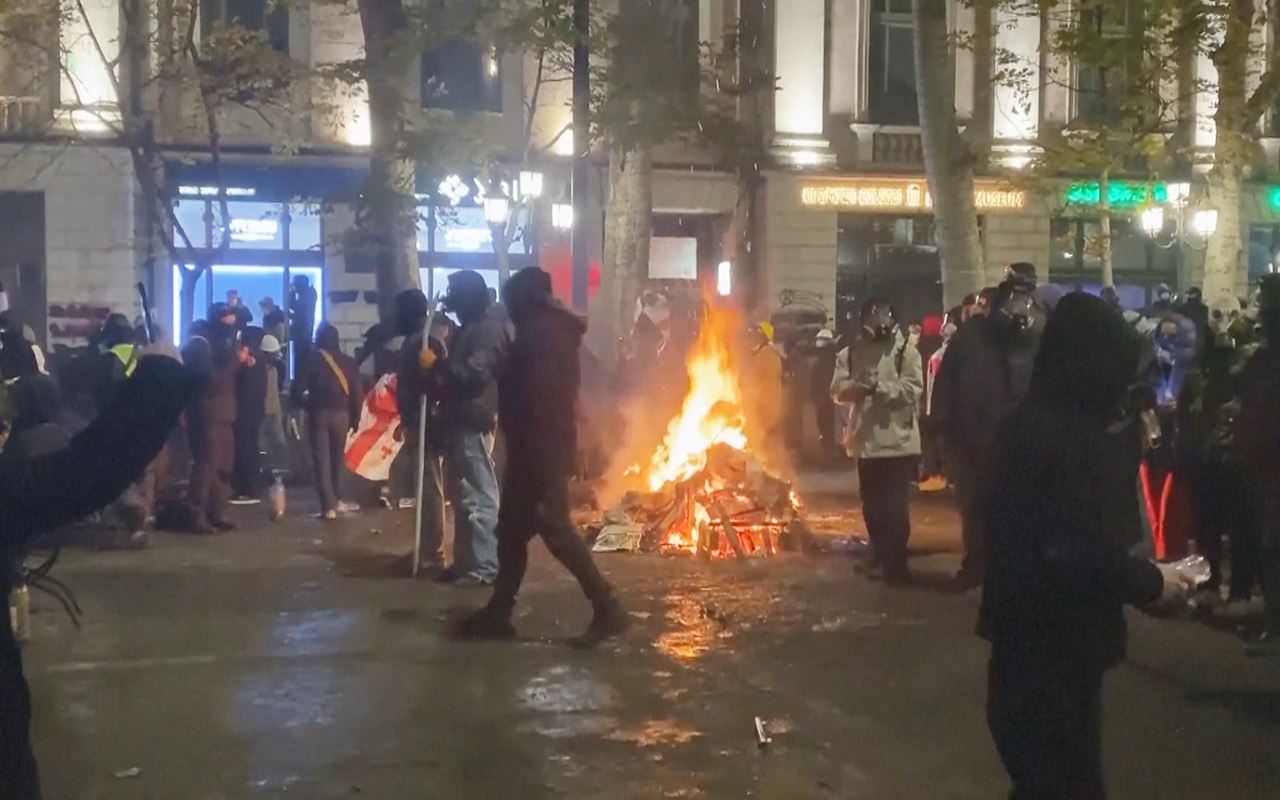 خۆپێشاندەرانی جۆرجیا داوای ئەورووپا دەکەن؛ بەهۆی گرژییەکانەوە 140 کەس بریندار بوون