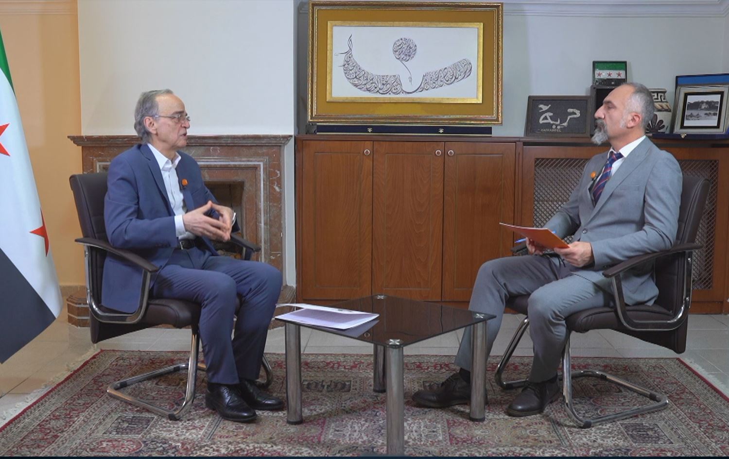 Hevpeyvîna li gel Serokê Mixalefeta Sûriyeyê Hadî Behre / Wêne: Ji dîmenan