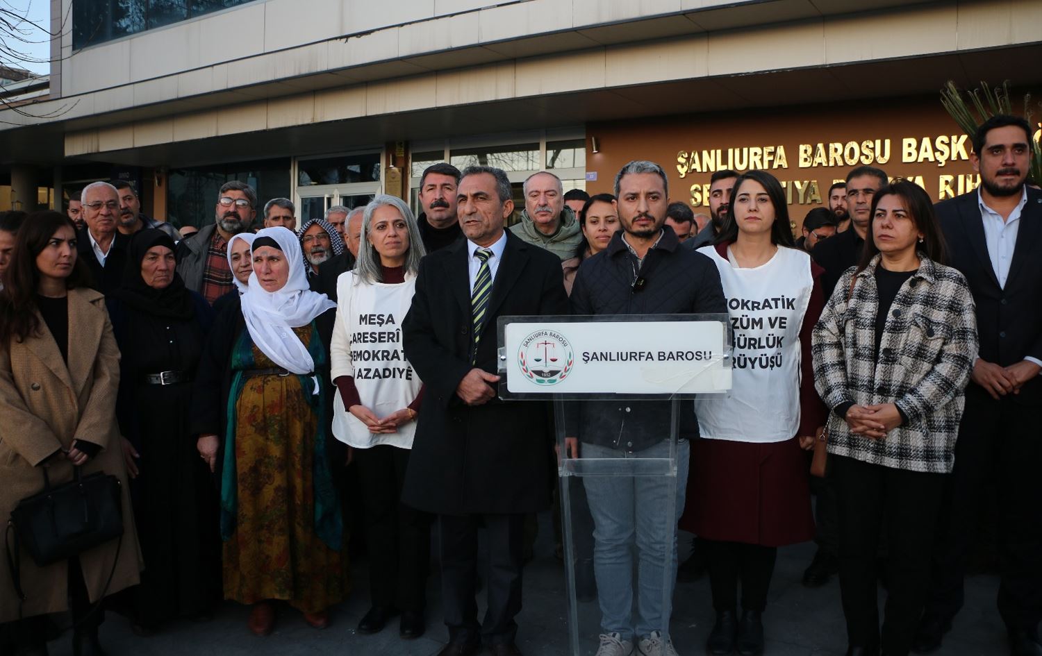 Endam û nûnerên Baroya Rihayê, Komeleya Hiqûqnasan a Ji Bo Azadiyê û Şaxa Komeleya Mafên Mirovan a Rihayê / Wêne: ÎHD