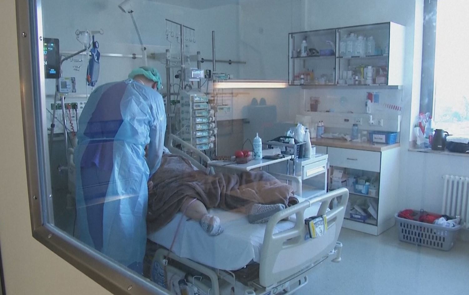 سەرۆکی کۆمەڵەی پزیشکانی ئەڵمانیا: بە گەڕانەوەی پزیشکە سوورییەکان کەرتی تەندروستیمان دادەڕمێت