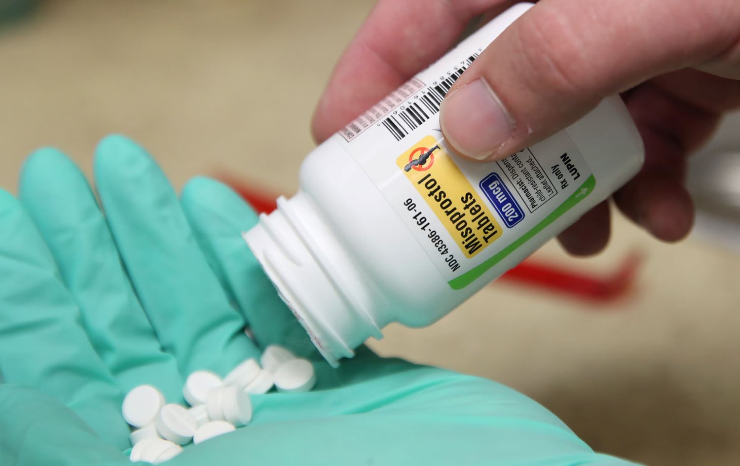 لە ئێران ساڵانە 530 هەزار منداڵ بە نایاسایی لەباردەبرێن