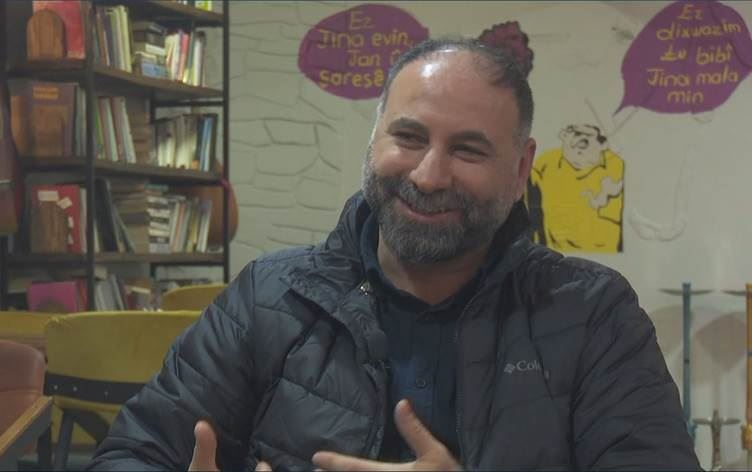 Kafesinde Kürtçe hizmet verdiği için 6 ay ev hapsi verilen Ramazan Şimşek serbest bırakıldı. / Foto: Rûdaw