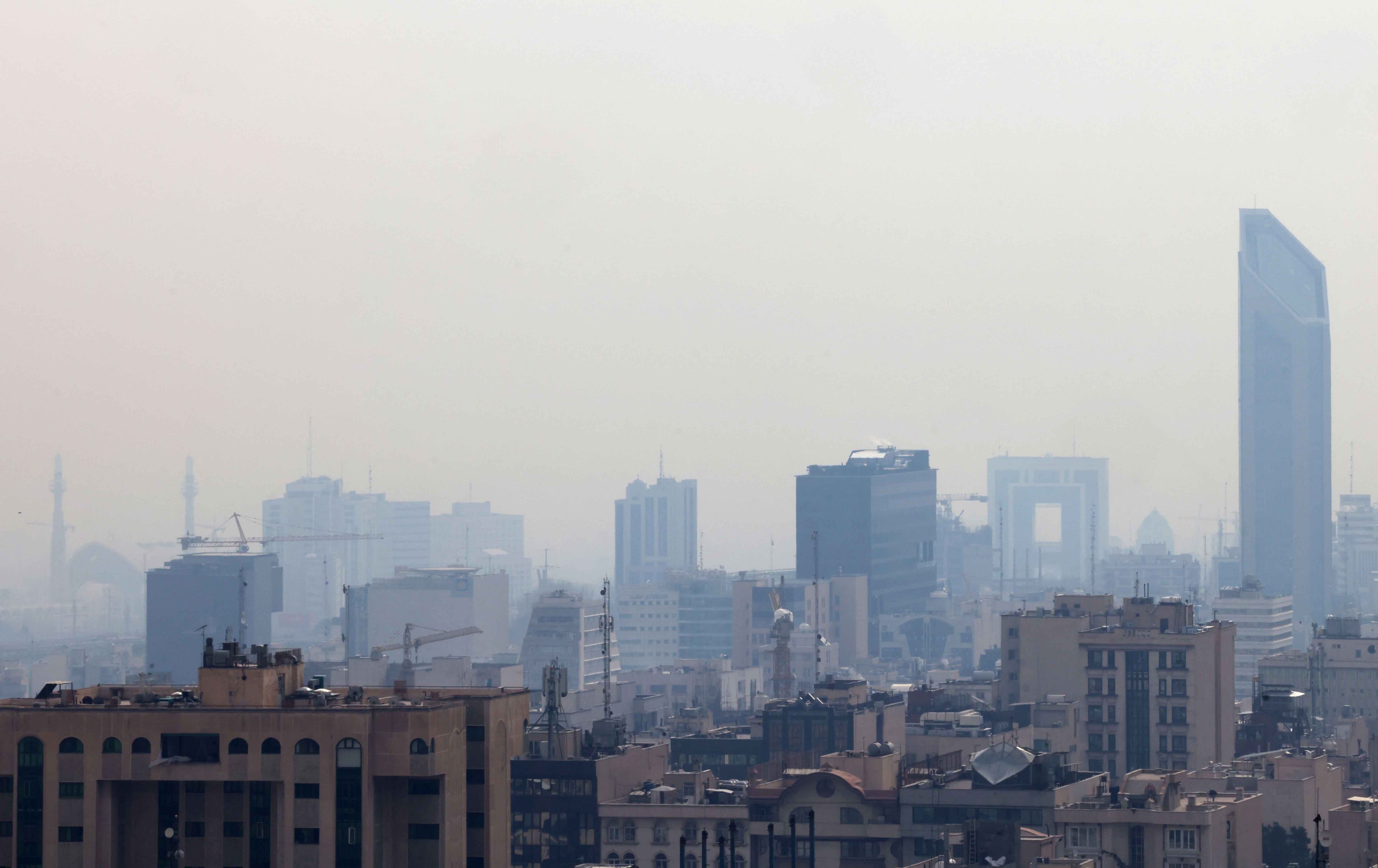 بەهۆی پیسبوونی هەواوە لە تاران پشووە