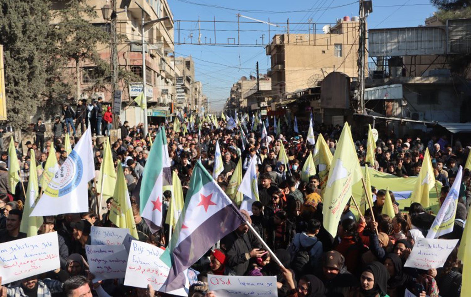 Xwepêşandaneke li Rojavayê Kurdistanê/Wêne: Arşîv