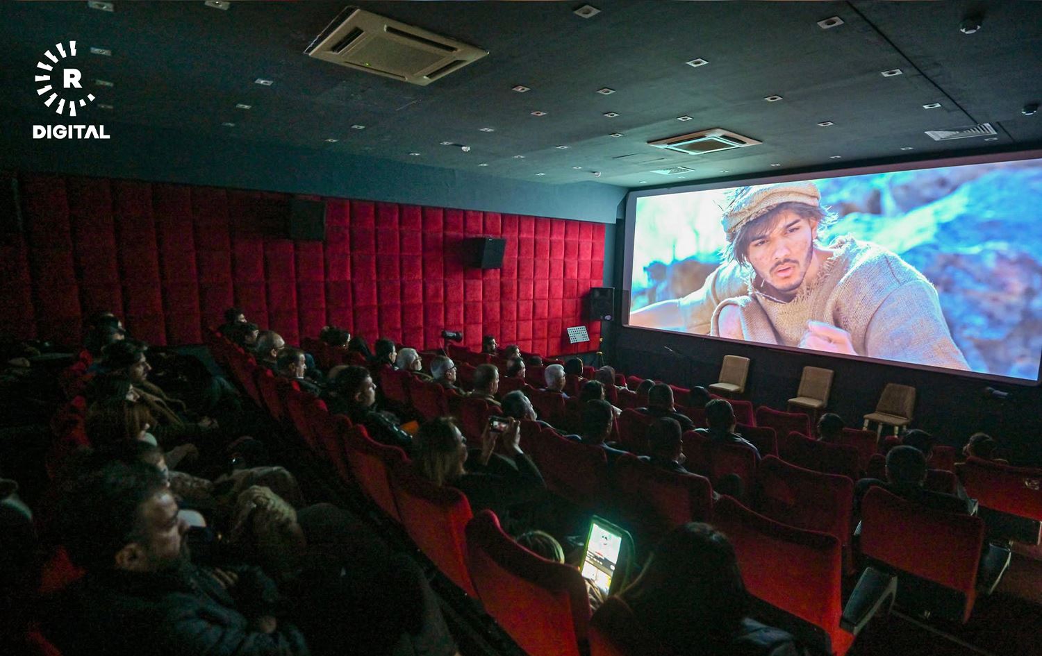 دیمەنێکی پێشاندانی فیلمی "کارۆ" لە سینەما هەولێر. وێنە: بڵندت تاهیر