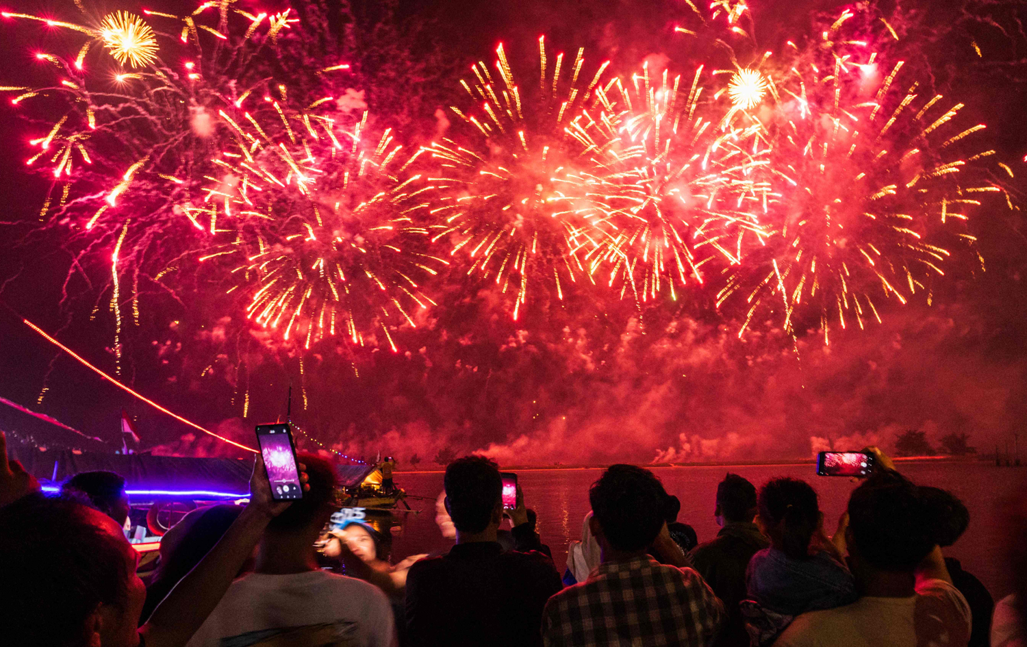 ئیندۆنیزیا لە پێشوازی ساڵی نوێ. وێنە: Yasuyoshi Chiba- AFP