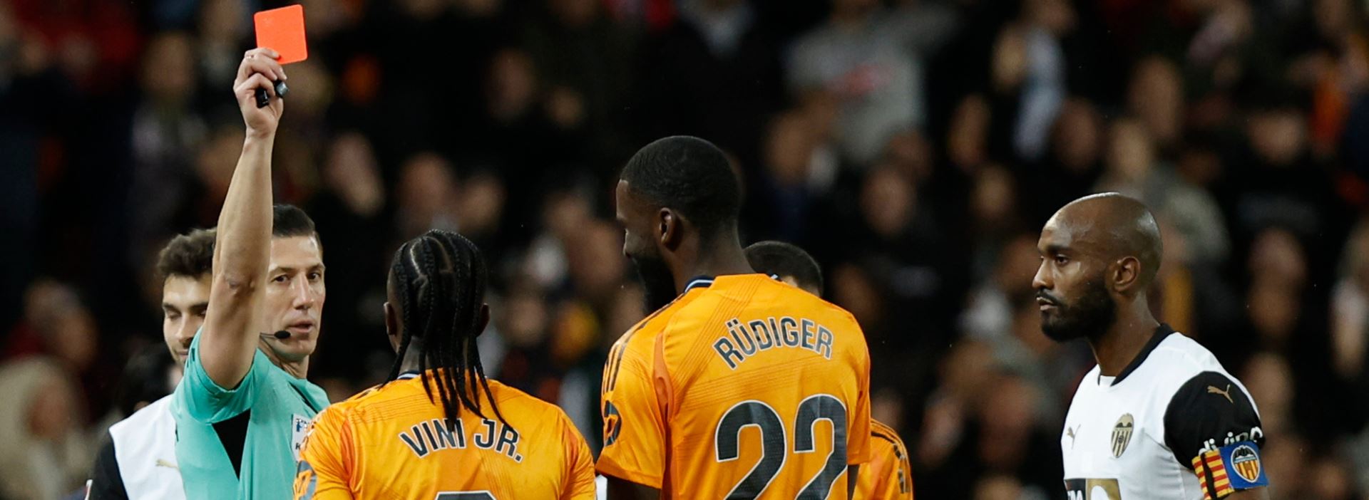 دەرکردنی ڤینیسیۆس لە یارییەکەی ڤالێنسیا