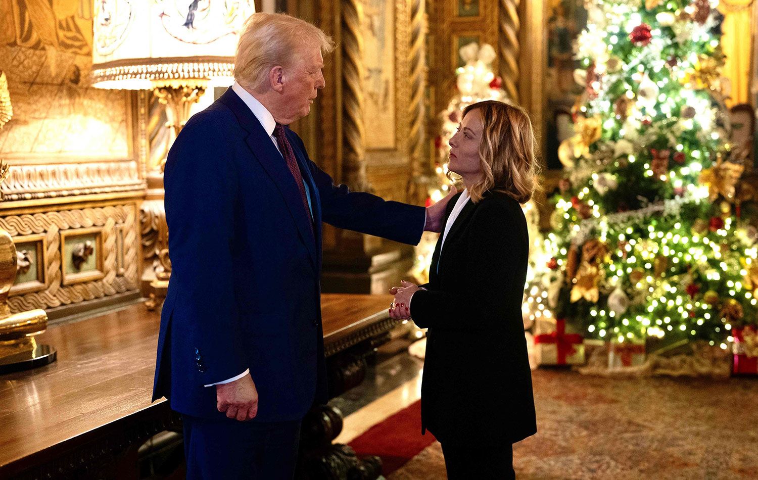 Trump, Meloni'yi malikanesinde ağırladı. / Foto: AFP