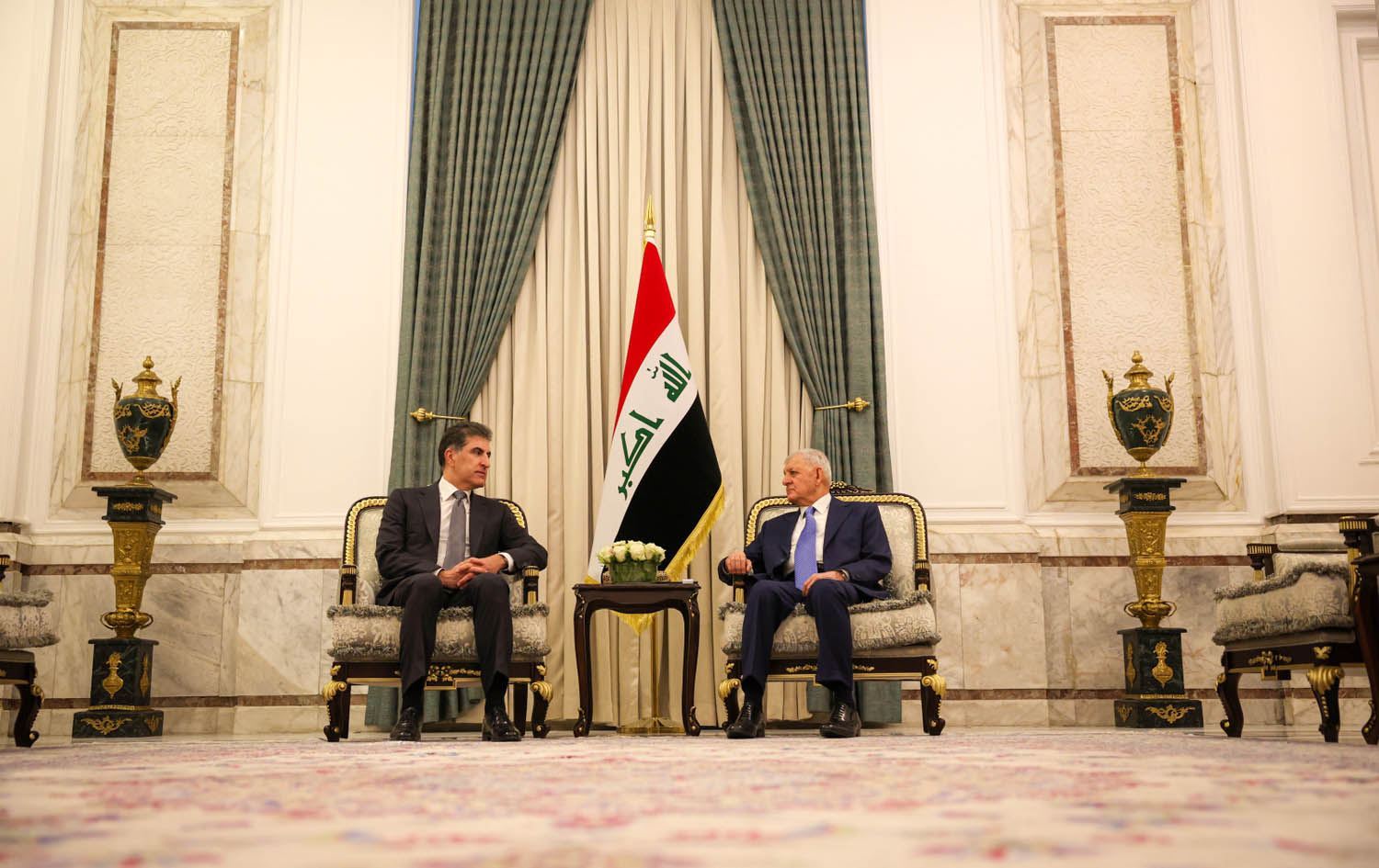 Kürdistan Bölgesi Başkanı Neçirvan Barzani, Irak Cumhurbaşkanı Latif Cemal Reşid ile bir araya geldi  