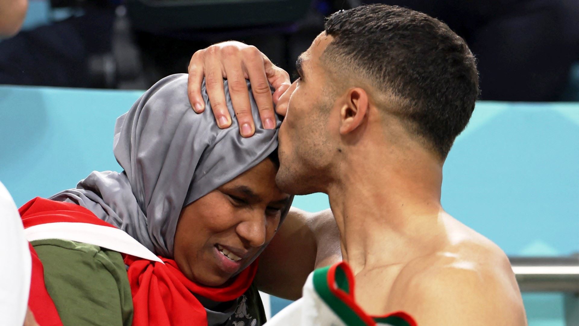 ئەشرەف حەکیمی و دایکی