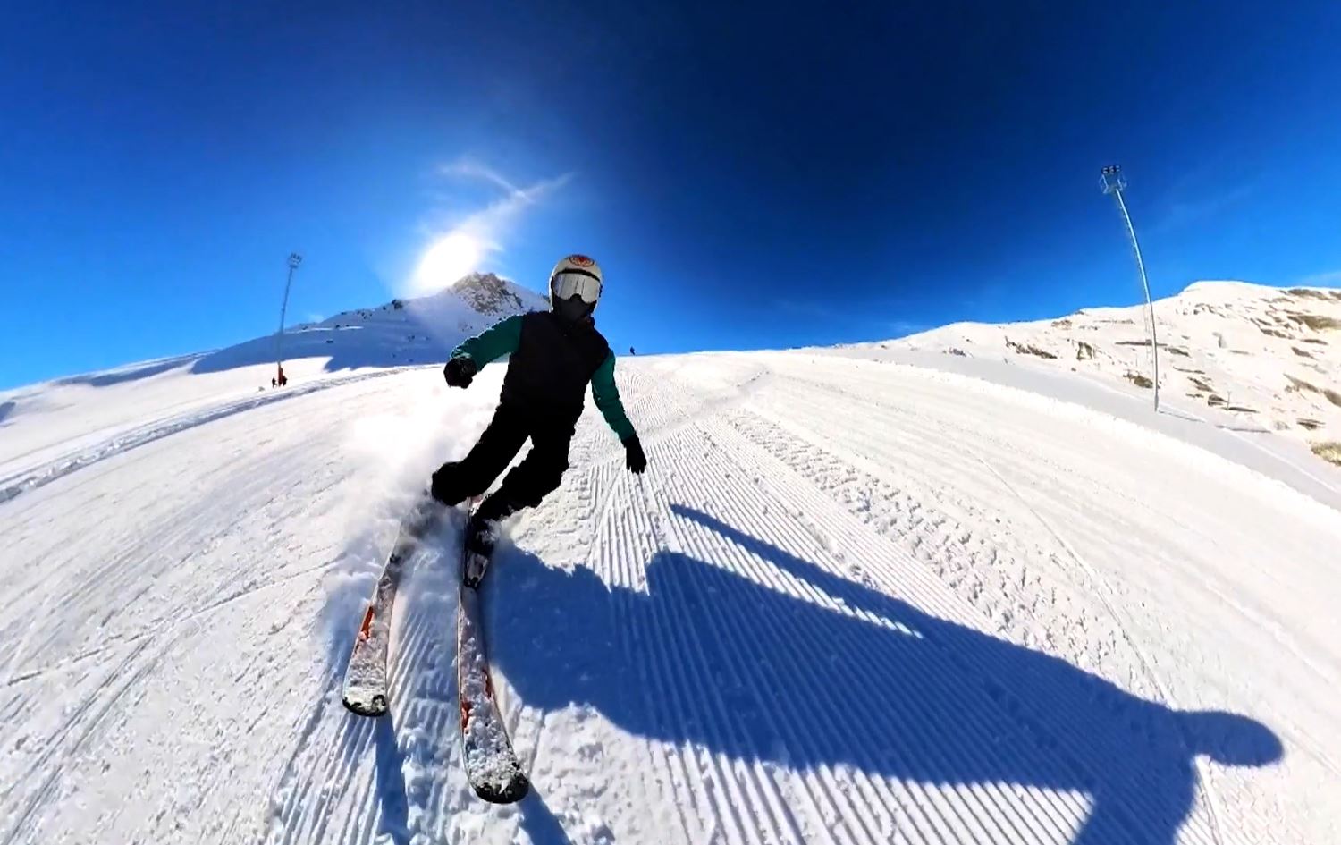 Hakkari slopes welcome tourists with thick snowfall