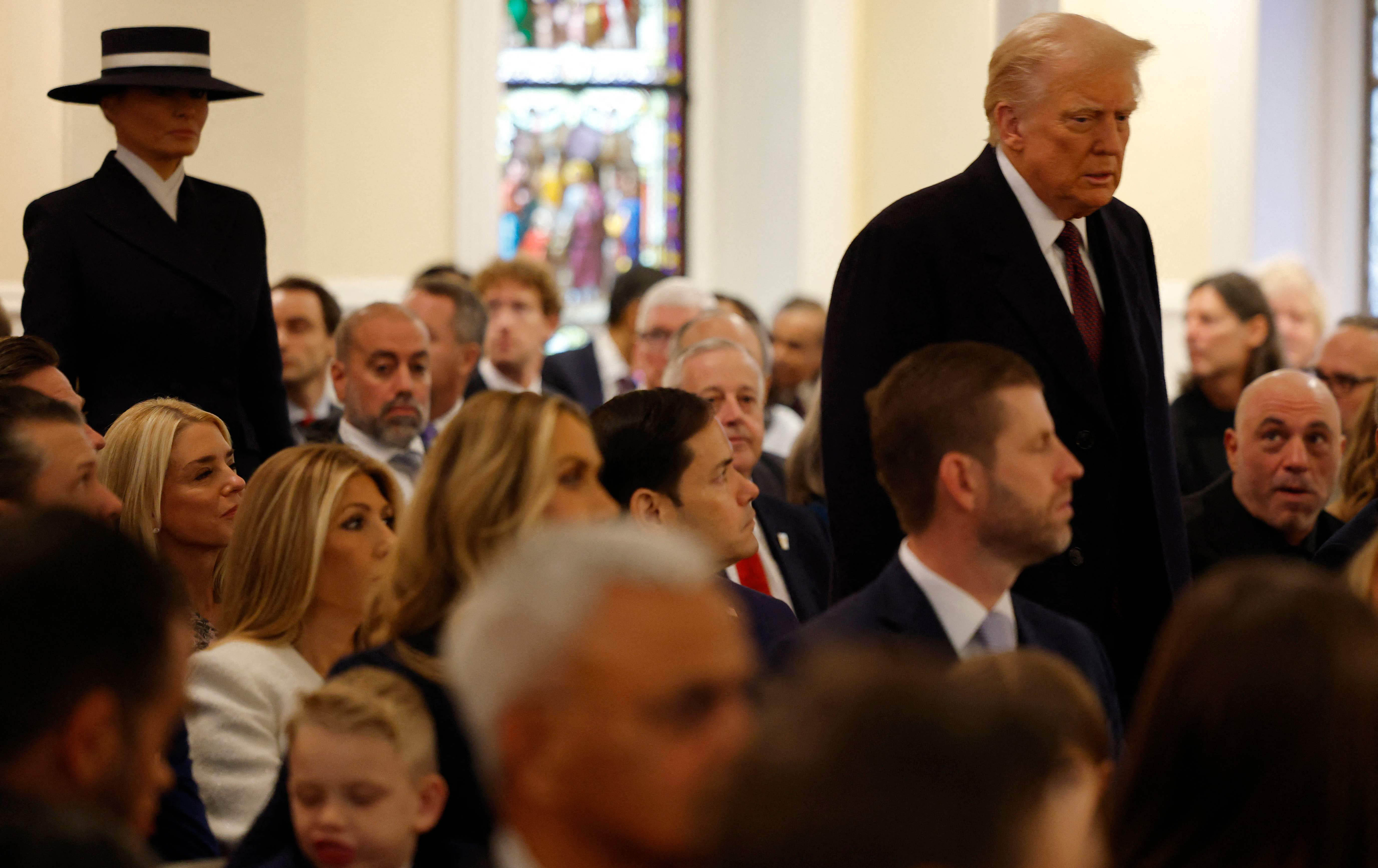 دۆناڵد ترەمپ لە کەنیسەی سەینت جۆنز لە واشنتۆن دیسی. وێنە: AFP