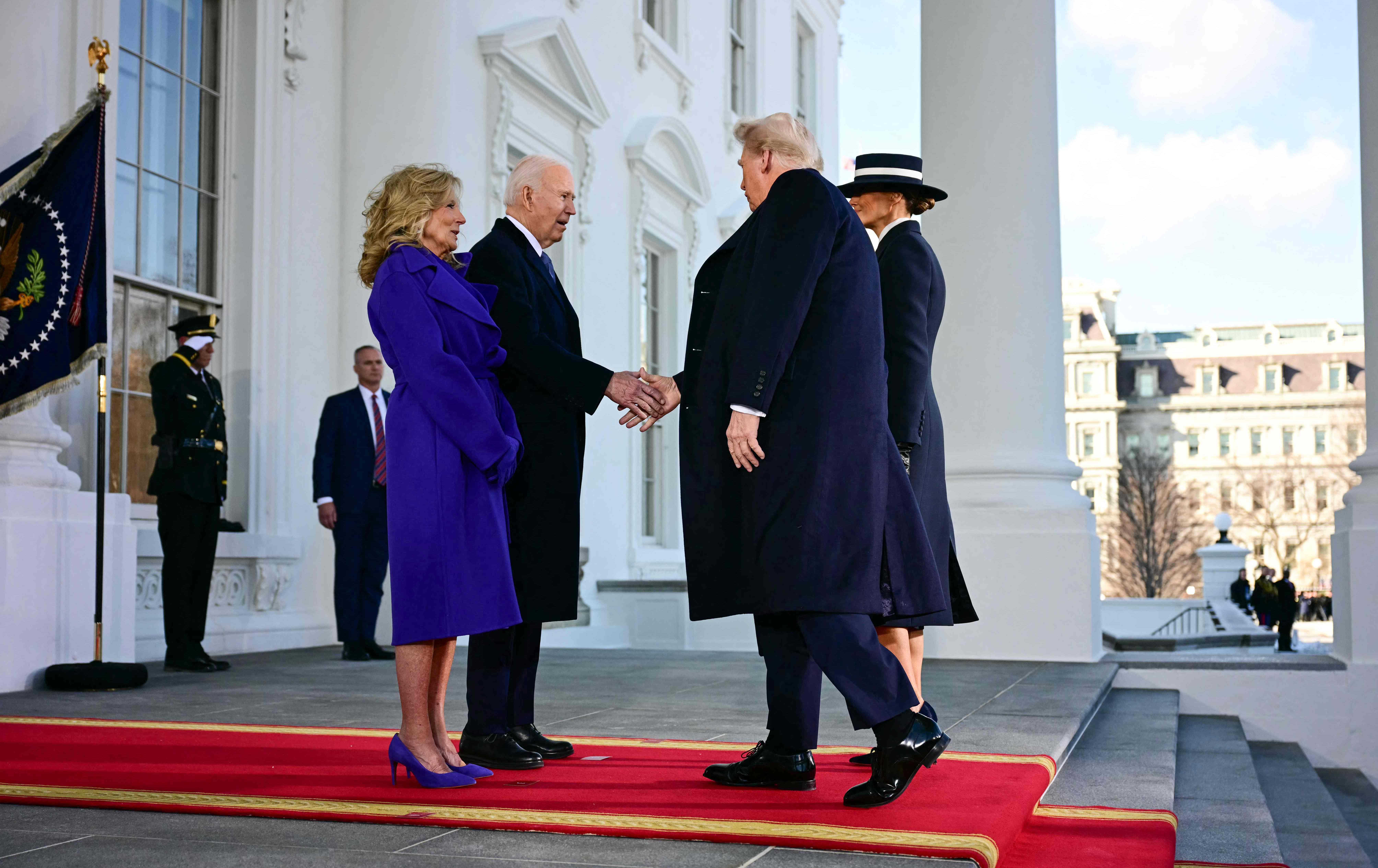 ساتی گەیشتنی دۆناڵد ترەمپ و میلانیا ترەمپ بۆ کۆشکی سپی. وێنە: AFP