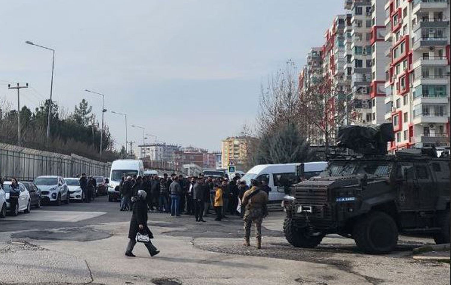 Akdeniz Belediyesi önünde gösteri düzenlenmşti. / Foto: Rûdaw