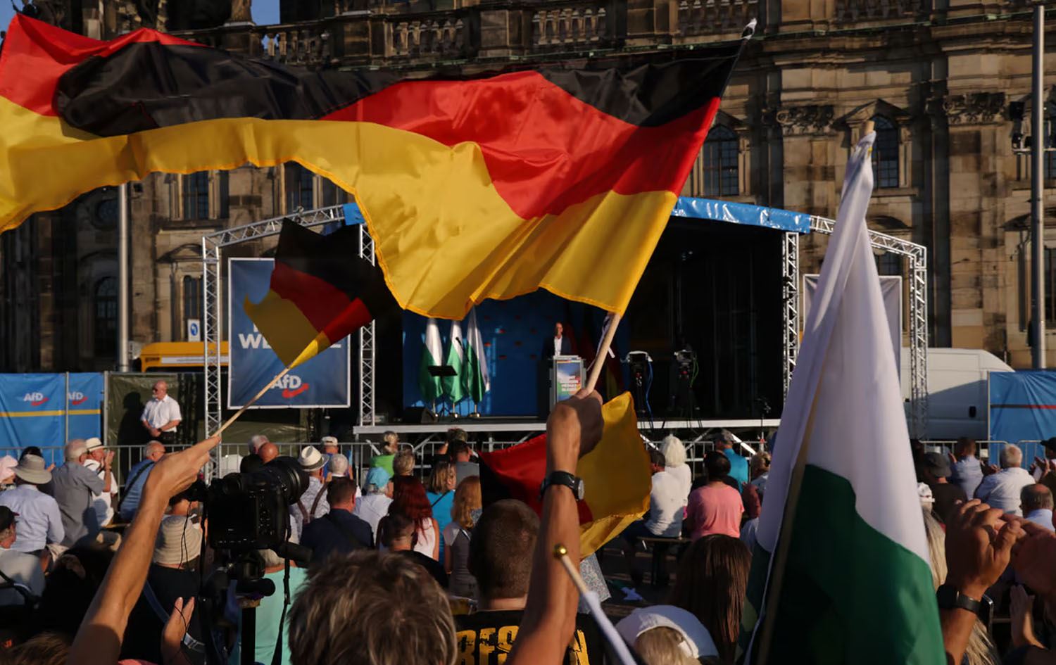 پارتەکانی ئەڵمانیا لە بانگەشەی هەڵبژاردن کێبڕکێ لەسەر تووندکردنی سیاسەتی کۆچبەری دەکەن