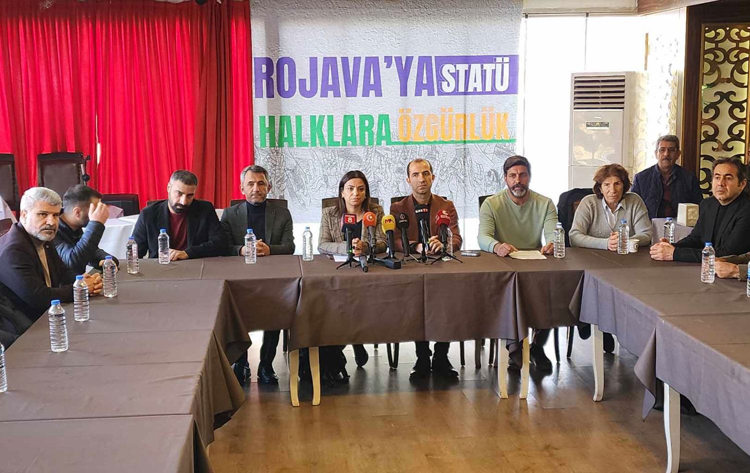 Saziyan ji bo Rojavayê Kurdistanê banga statuyê kir / Wêne: Abdulselam Akinci / Rûdaw